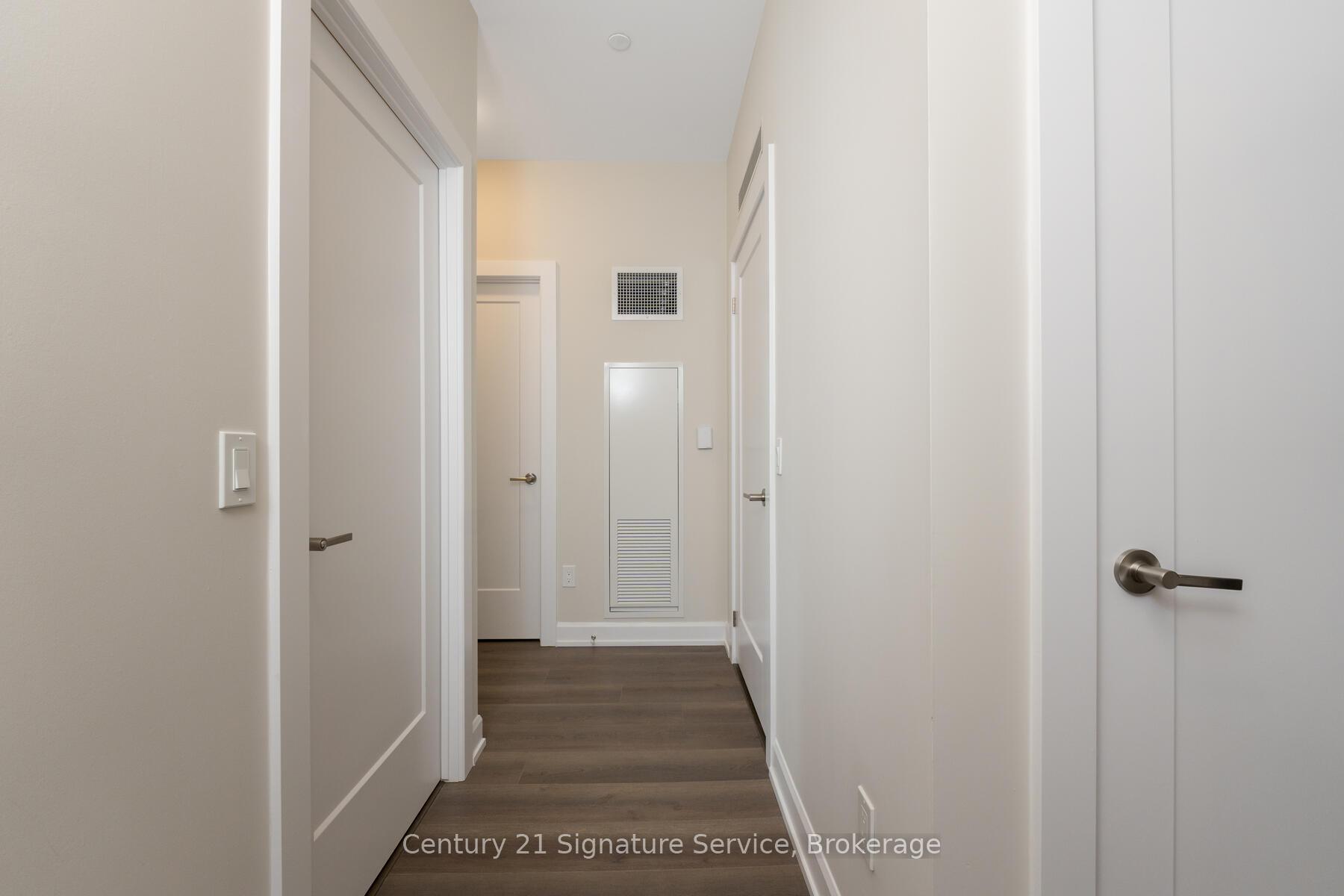 2 Bedrooms Condo at 3220 William Coltson, Oakville For sale