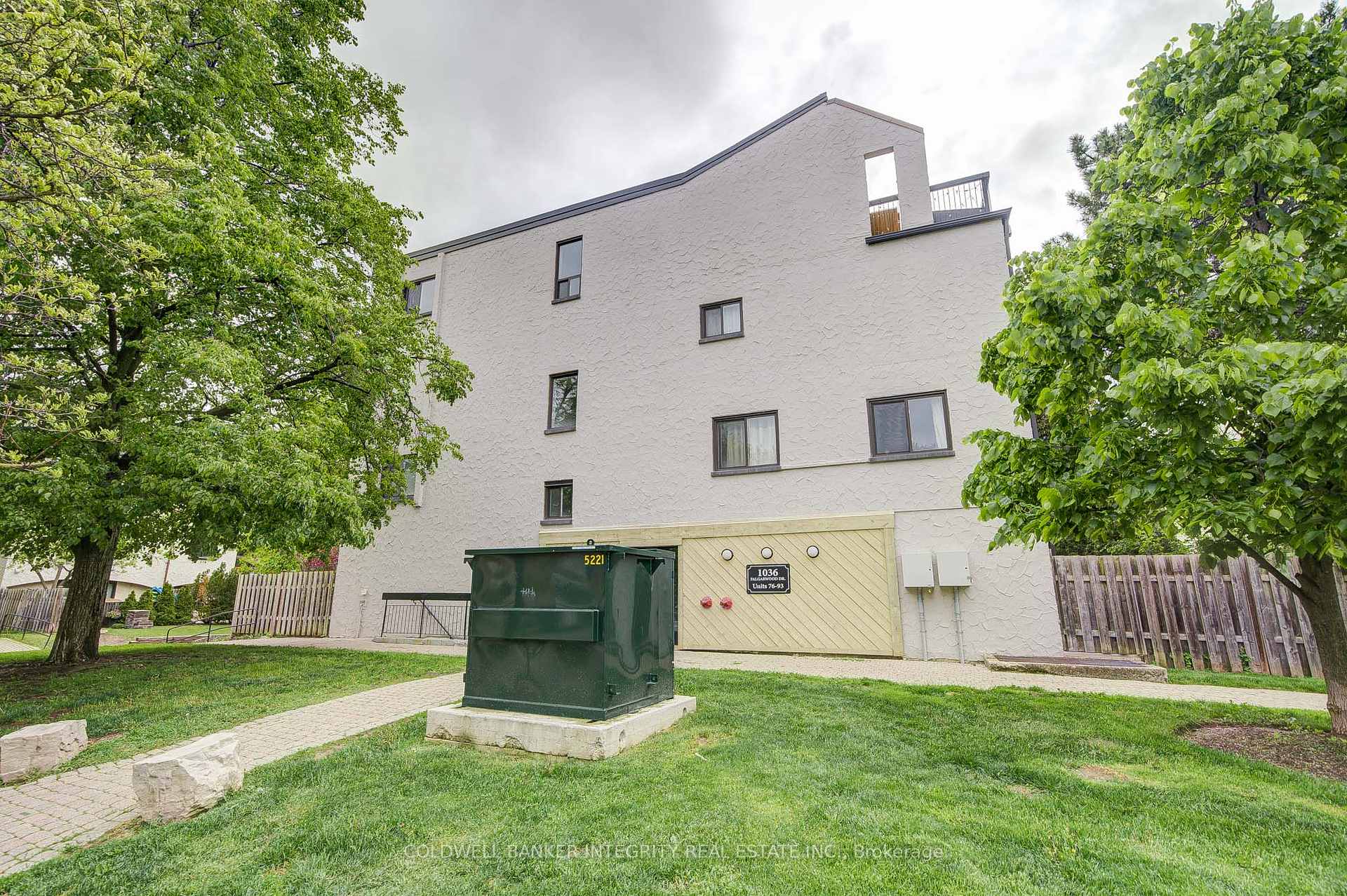 3 Bedrooms Condo at 1036 Falgarwood, Oakville For sale