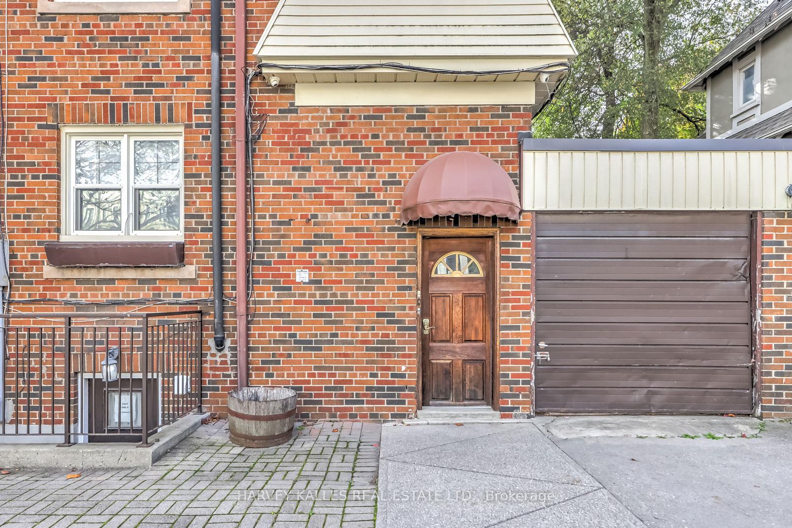 1200 Avenue Road Upper#3