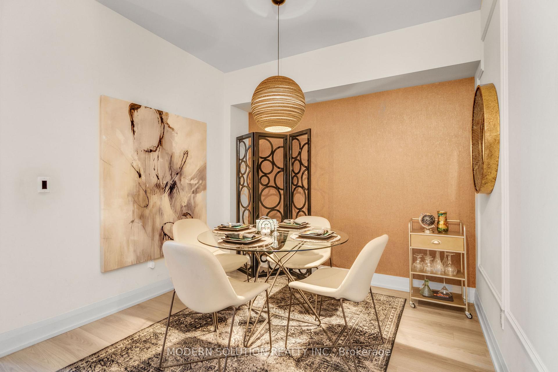 2 Bedrooms Condo at 18 Graydon Hall, Toronto For sale