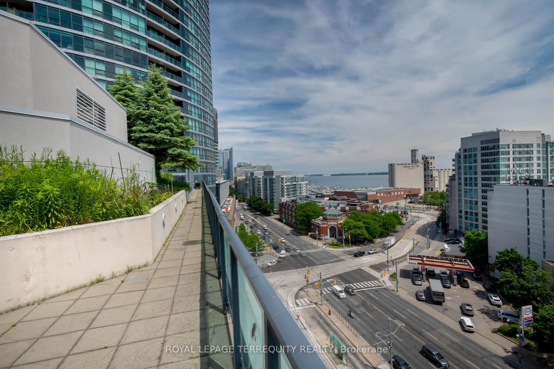 2 Bedrooms Condo at 600 Fleet, Toronto For sale