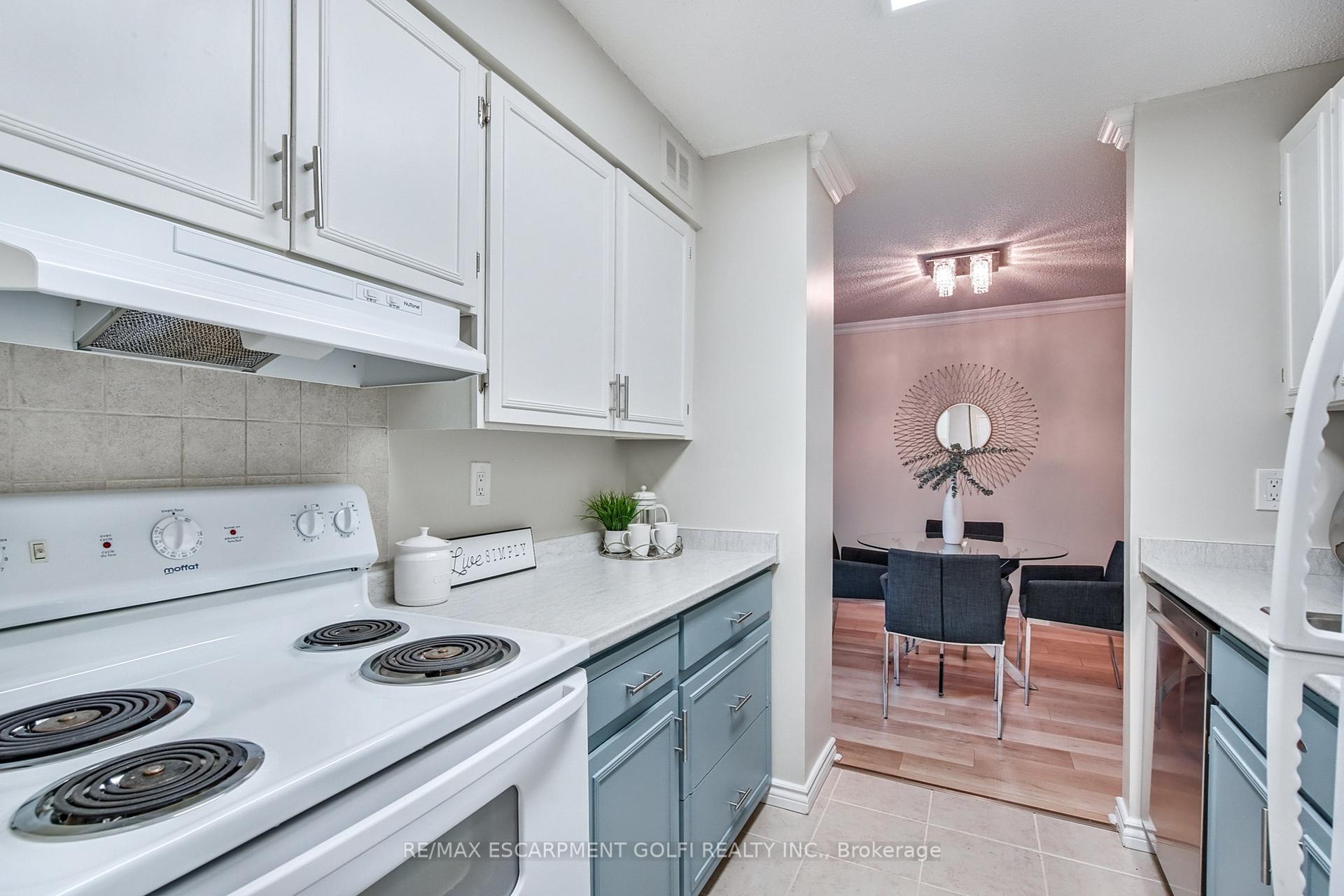 2 Bedrooms Condo at 222 Jackson,  Hamilton For sale