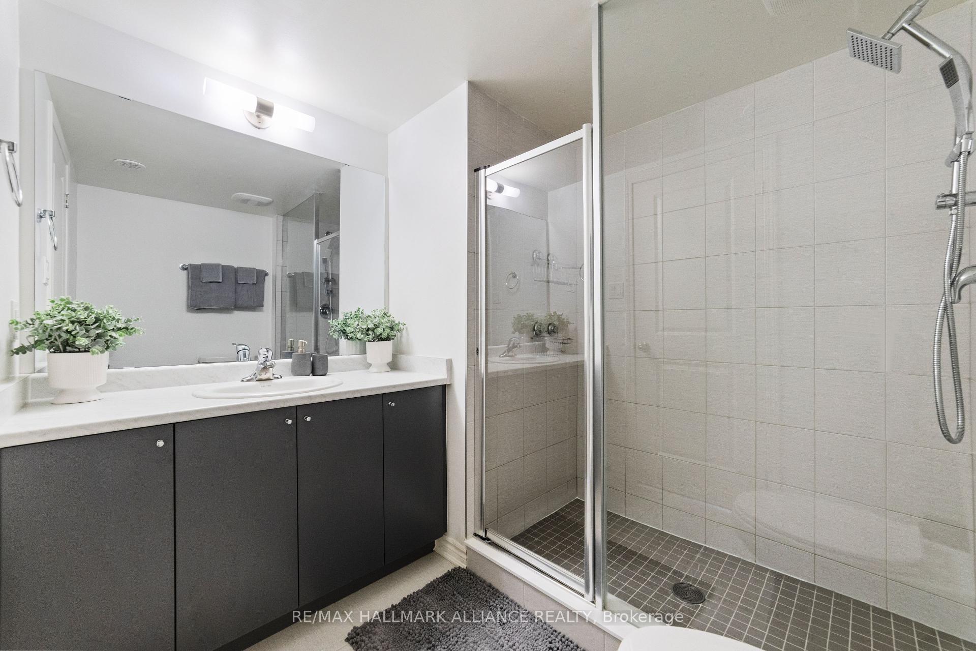 3 Bedrooms Condo at 1150 Stroud, Mississauga For sale