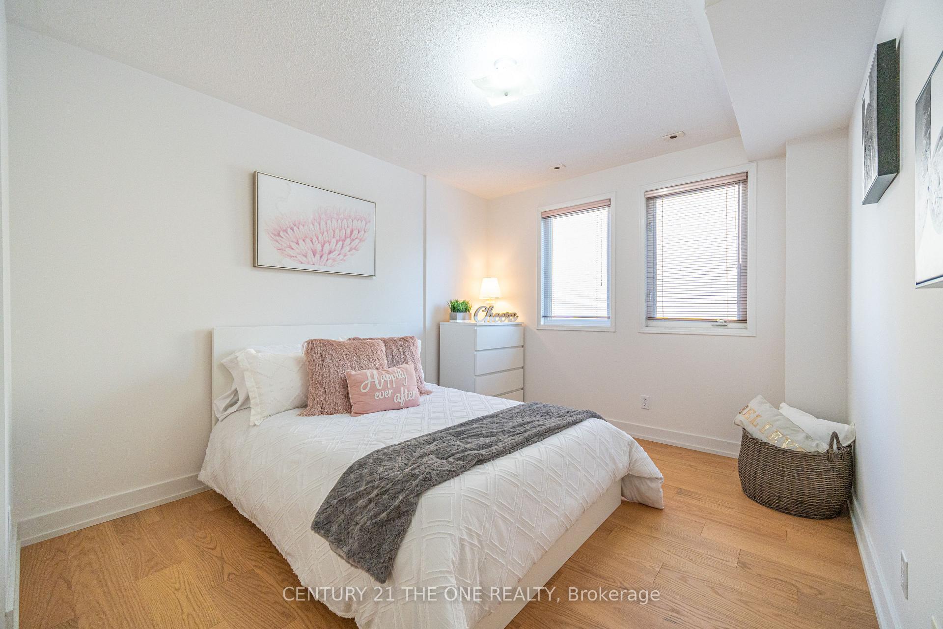 4 Bedrooms Condo at 28 Rosebank, Toronto For sale