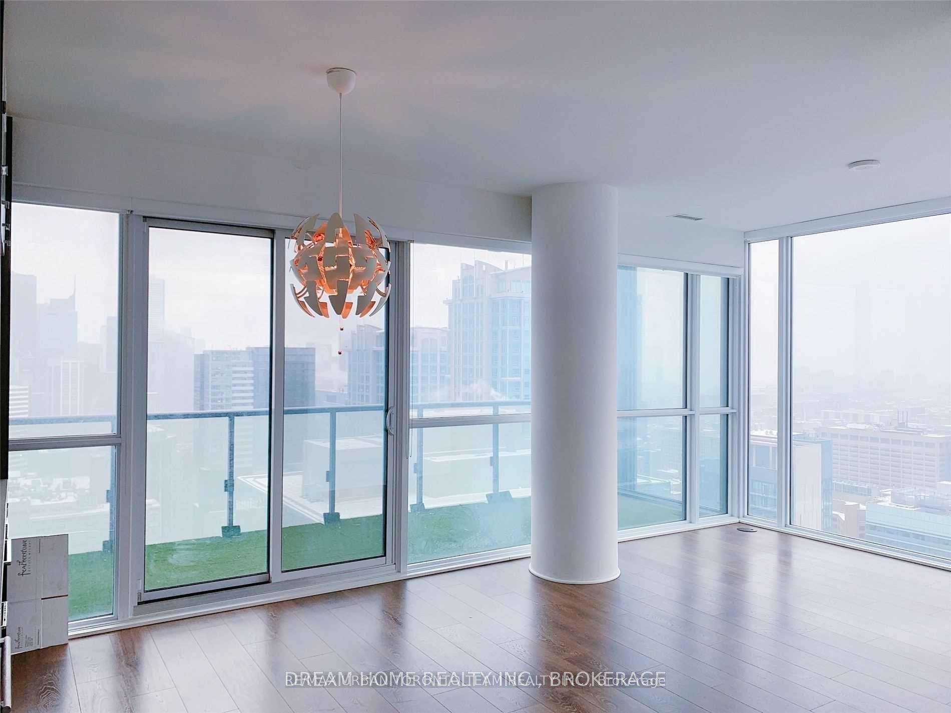 3 Bedrooms Condo at 15 Grenville, Toronto For sale