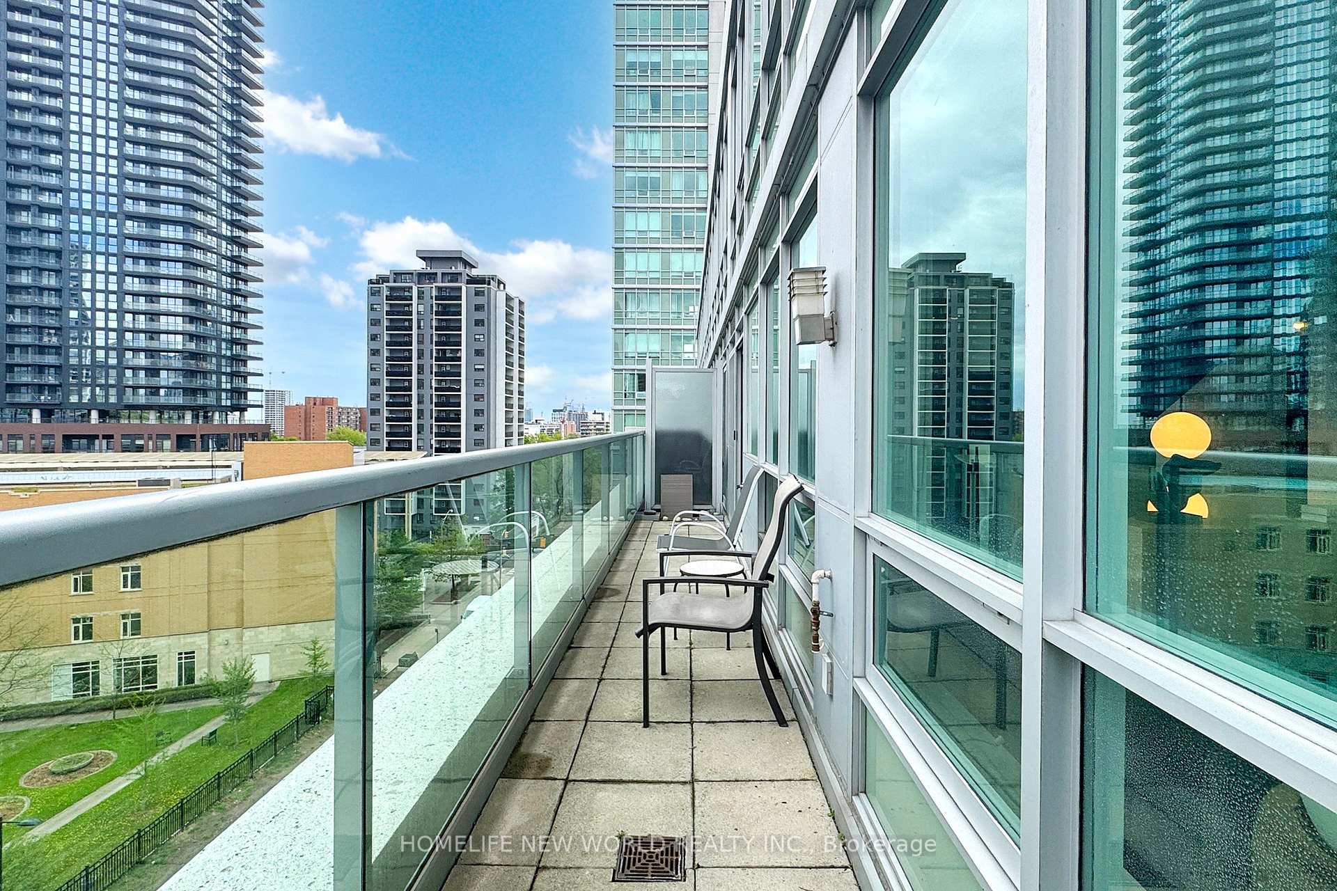 2 Bedrooms Condo at 120 Homewood, Toronto For sale