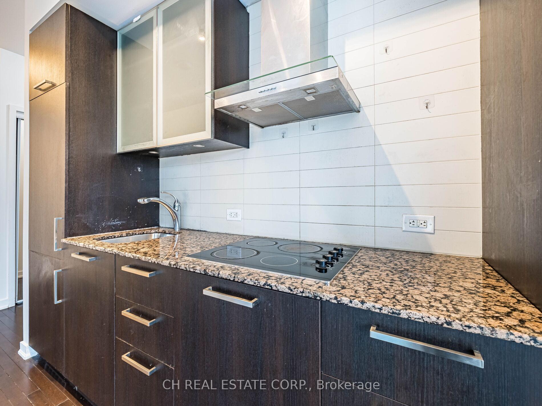 2 Bedrooms Condo at 12 York,  Toronto For sale