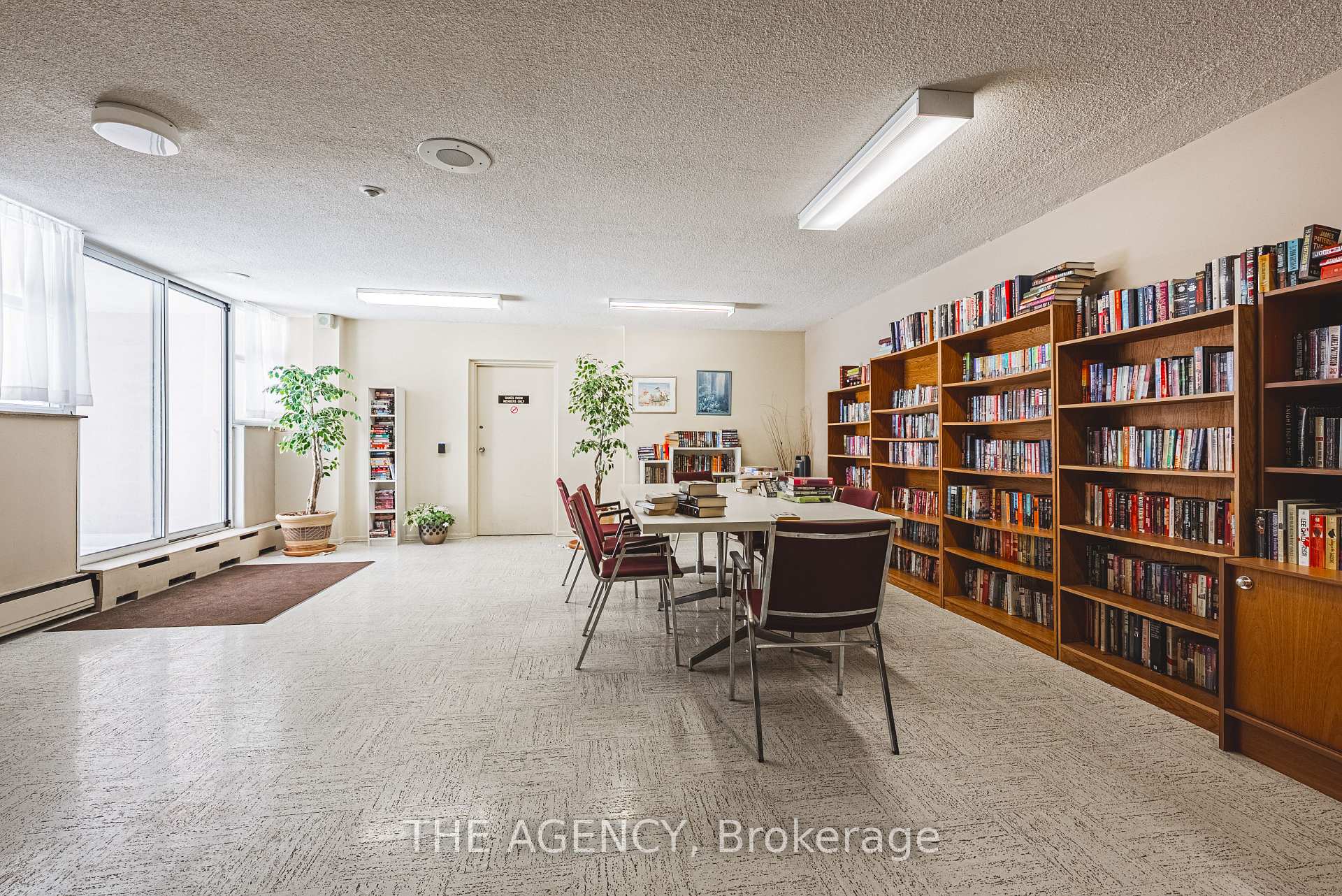 1 Bedroom Condo at 975 Warwick, Burlington For sale