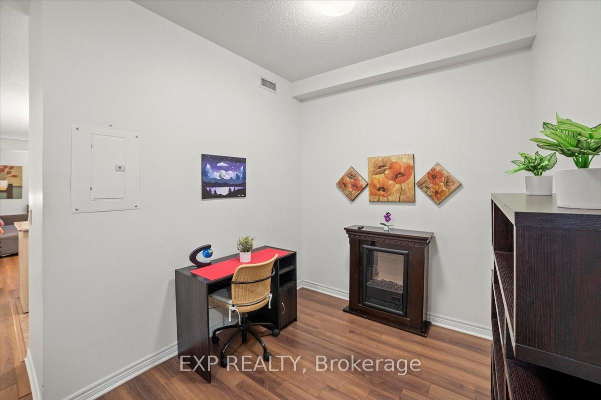 3 Bedrooms Condo at 216 Oak Park, Oakville For sale