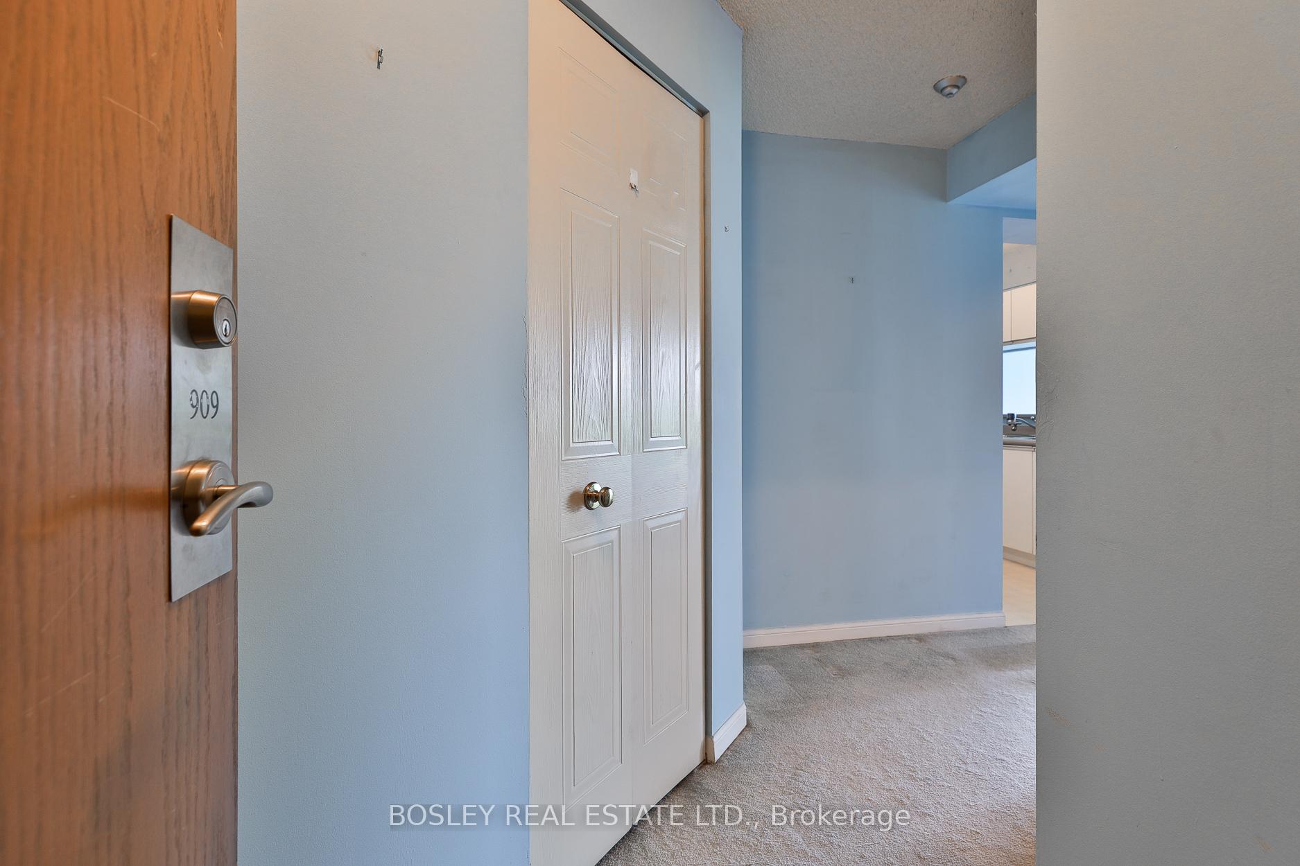 2 Bedrooms Condo at 3 Hickory Tree, Toronto For sale