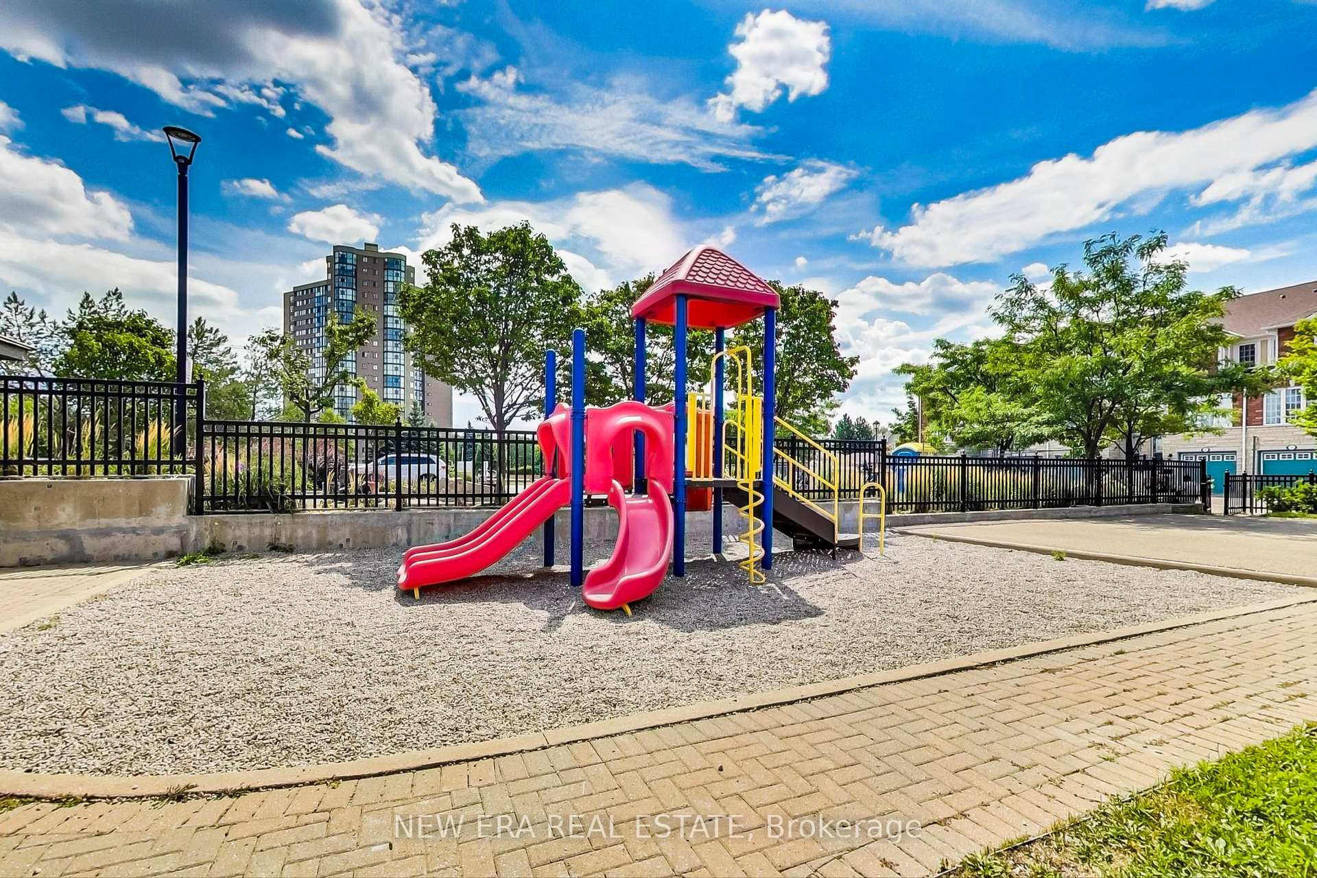 3 Bedrooms Condo at 1359 Rathburn, Mississauga For sale