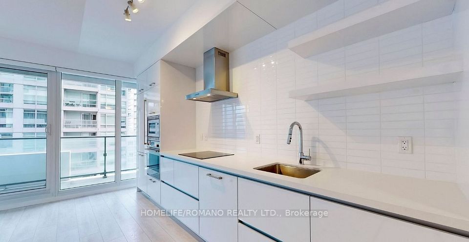 2221 Yonge