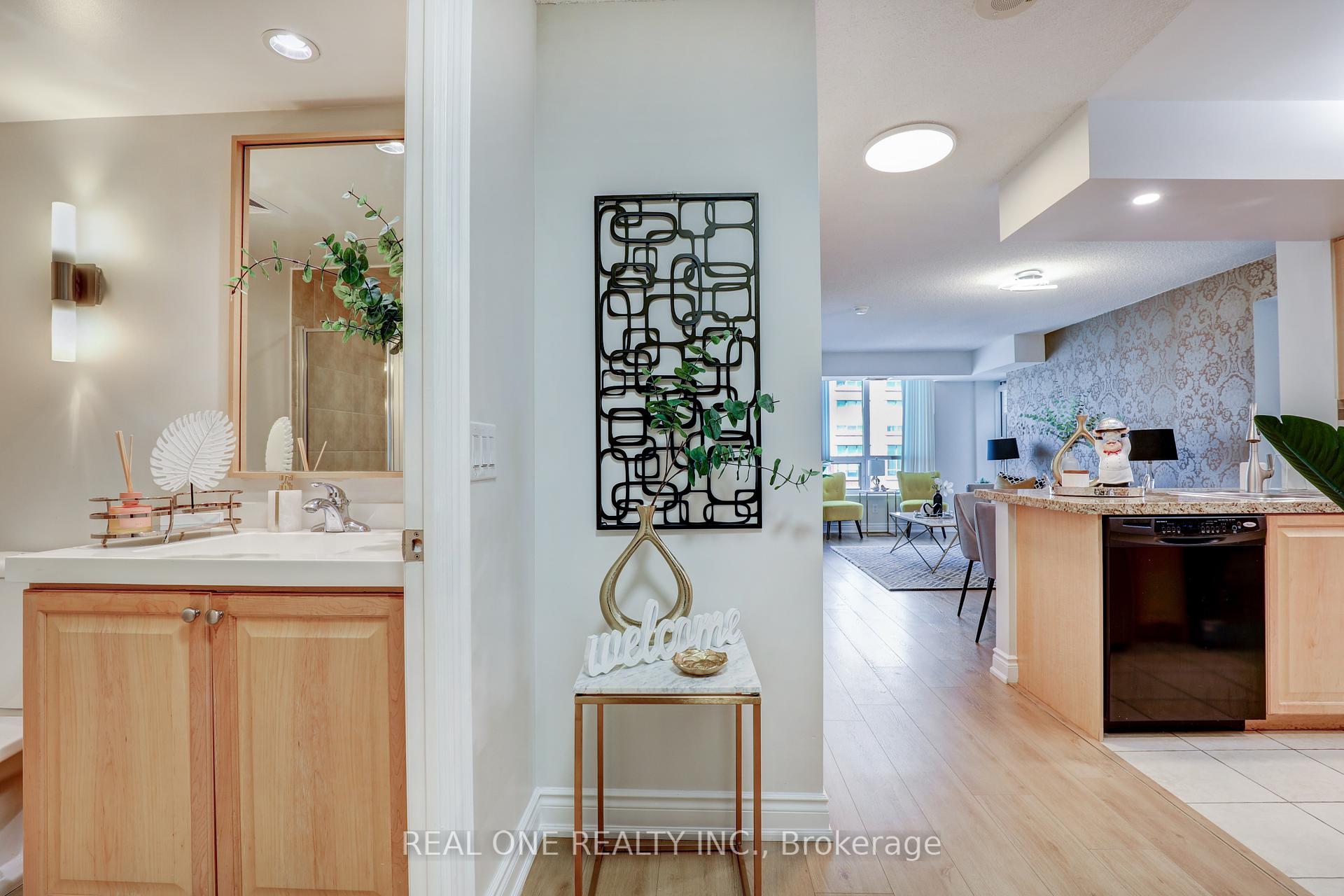 2 Bedrooms Condo at 500 Doris, Toronto For sale