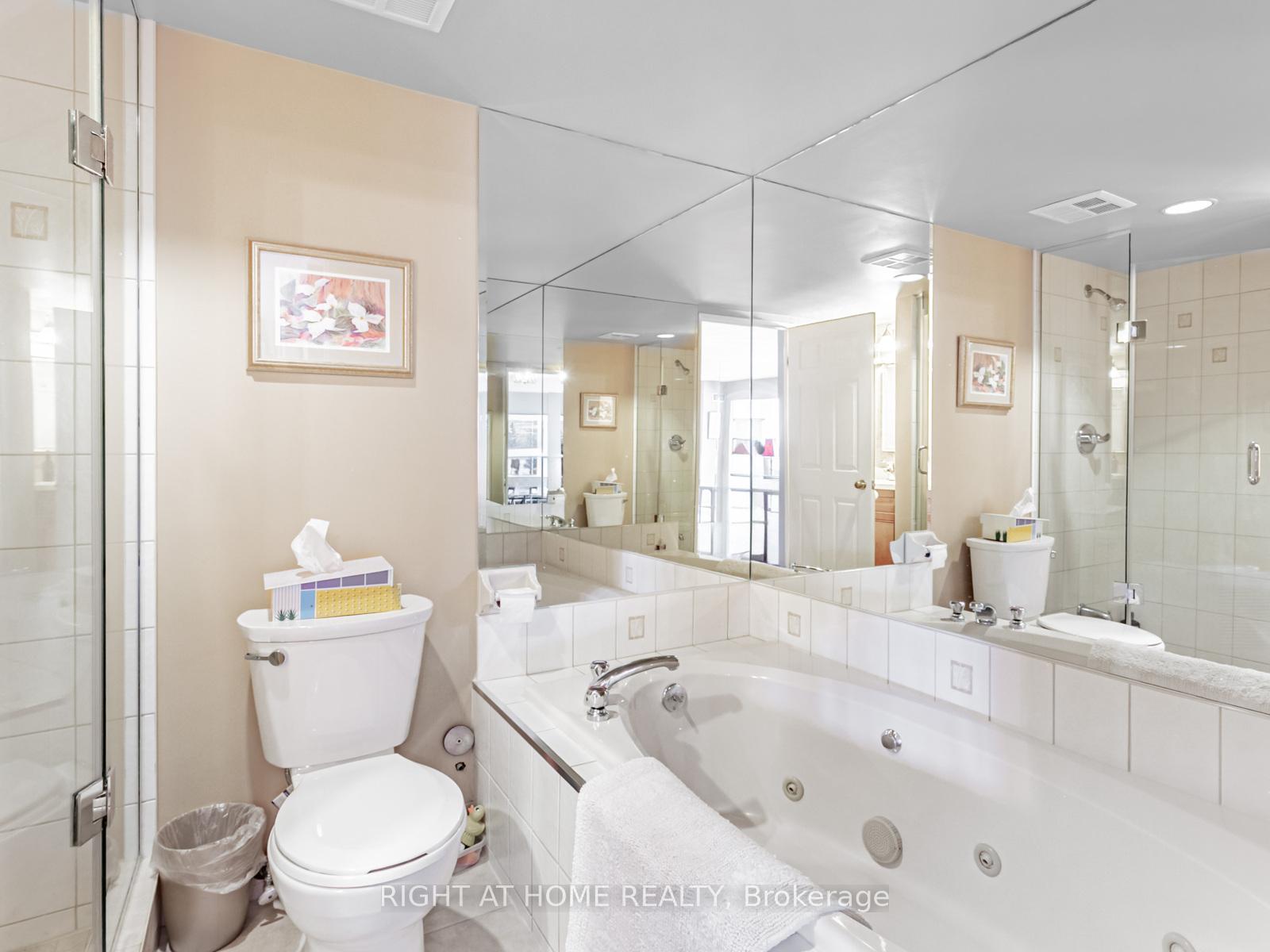 2 Bedrooms Condo at 225 Davenport, Toronto For sale
