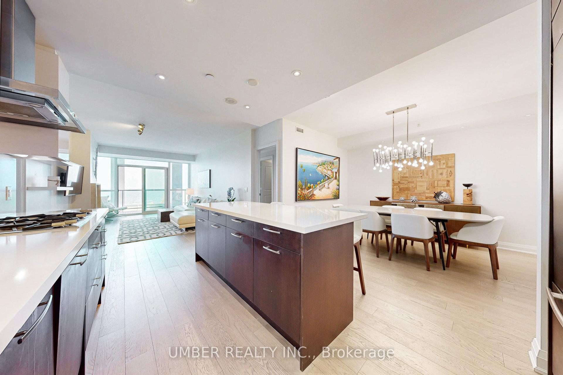 2 Bedrooms Condo at 11 Bronte, Oakville For sale