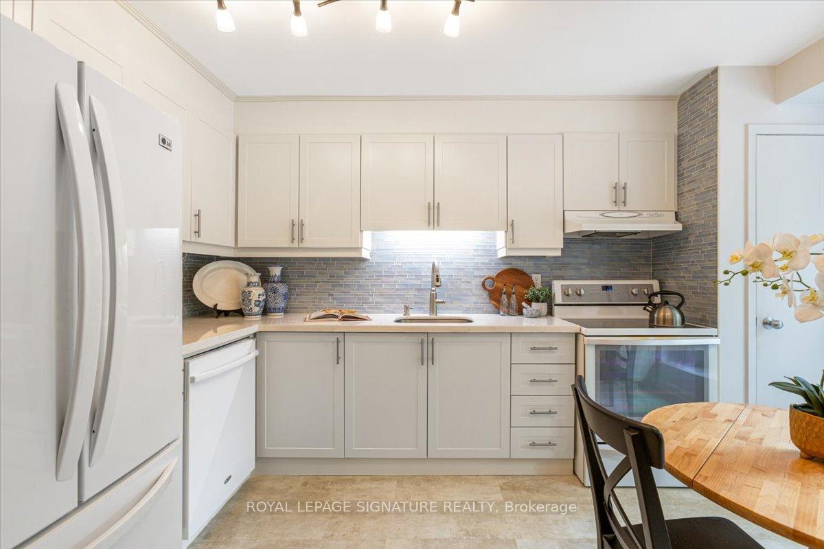 3 Bedrooms Condo at 86 Wagon Trailway, Toronto For sale