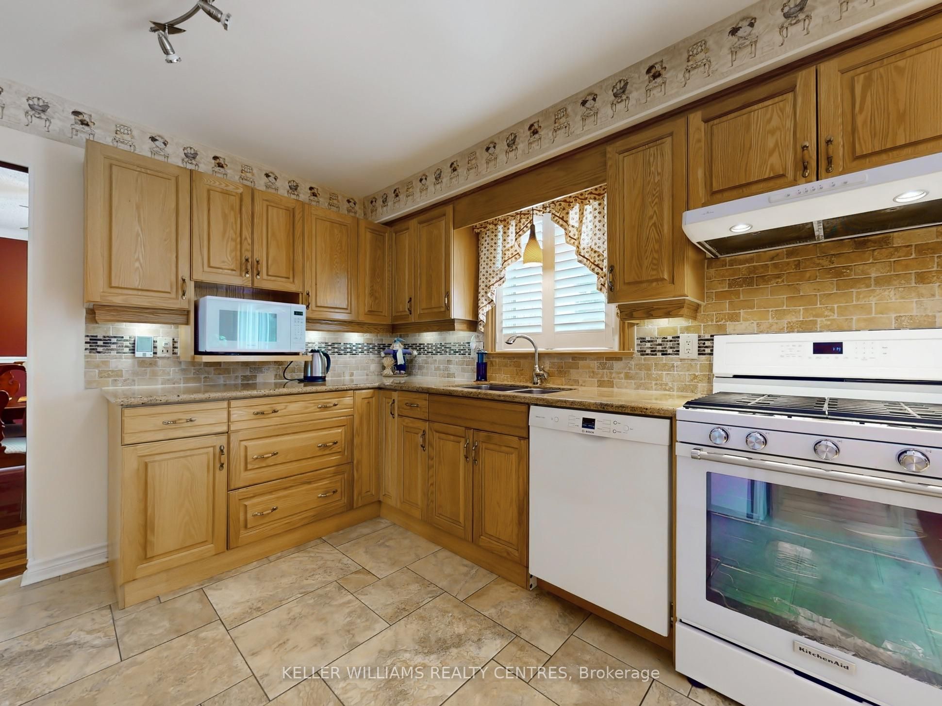 43 Mayvern Crescent