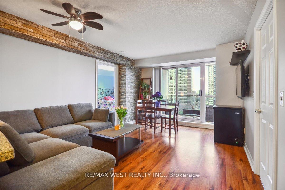 2 Bedrooms Condo at 5 Michael Power, Toronto For sale