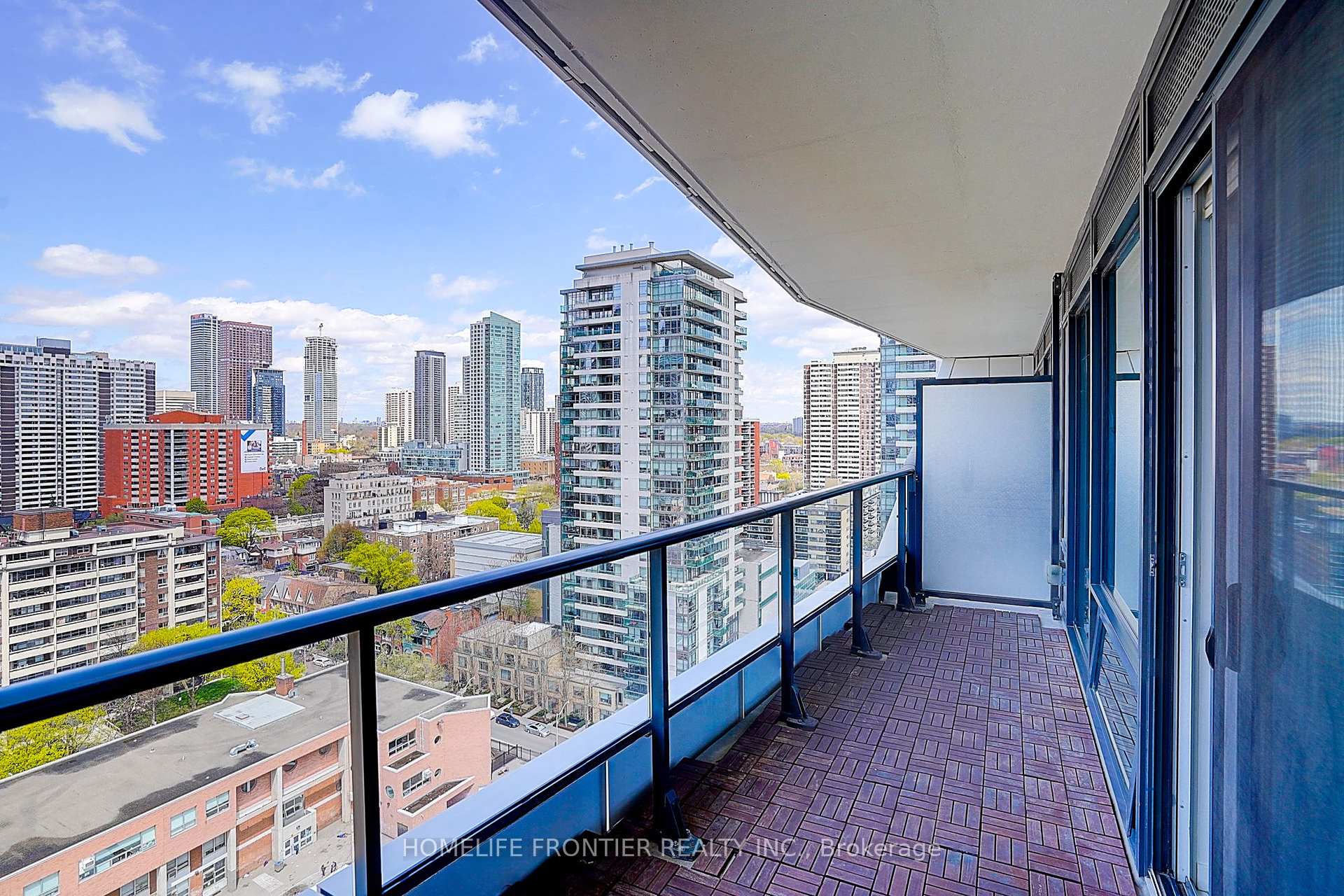 2 Bedrooms Condo at 85 Wood,  Toronto For sale