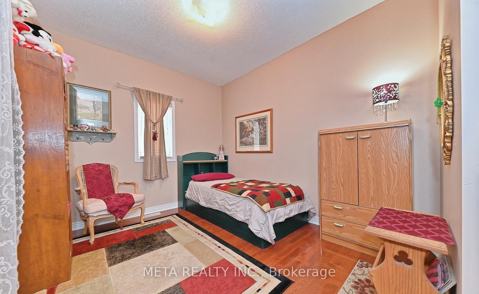 138 Van scott Drive N, #UPPER