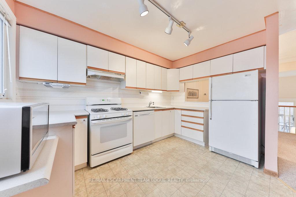 3 Bedrooms Condo at 2278 Marine,  Oakville For sale