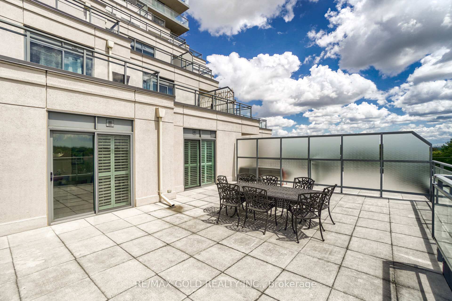2 Bedrooms Condo at 7730 Kipling, Vaughan For sale