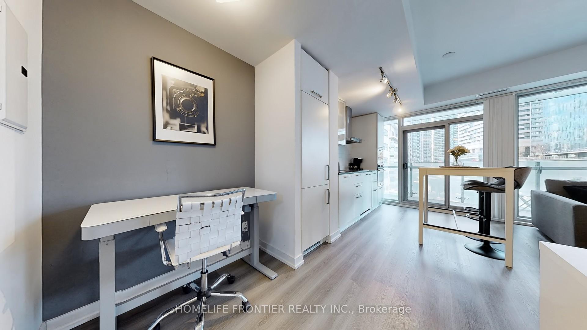 2 Bedrooms Condo at 12 York, Toronto For sale