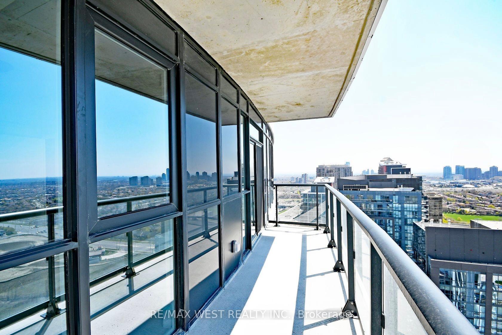 3 Bedrooms Condo at 35 Watergarden, Mississauga For sale