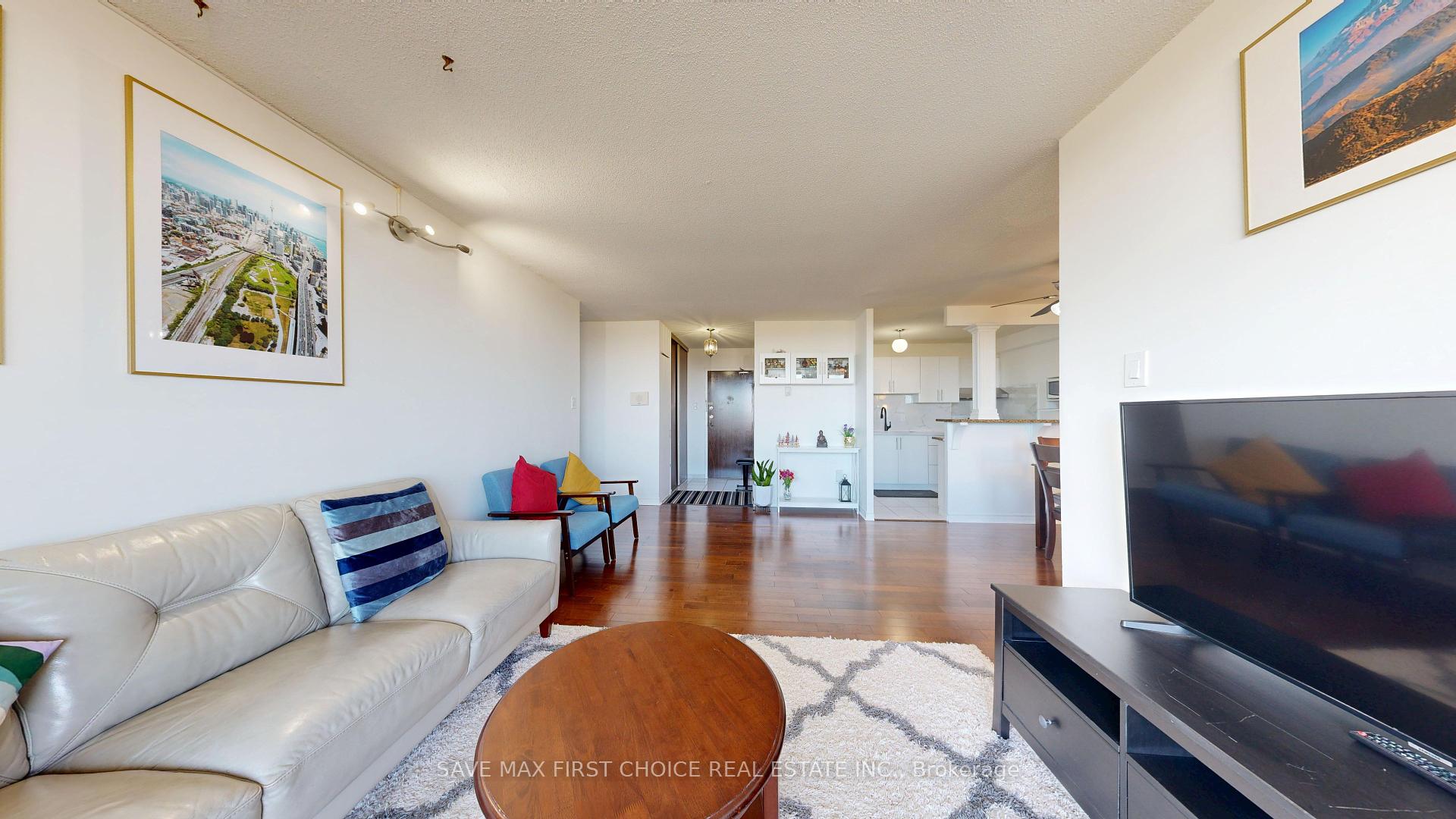 3 Bedrooms Condo at 15 Torrance, Toronto For sale