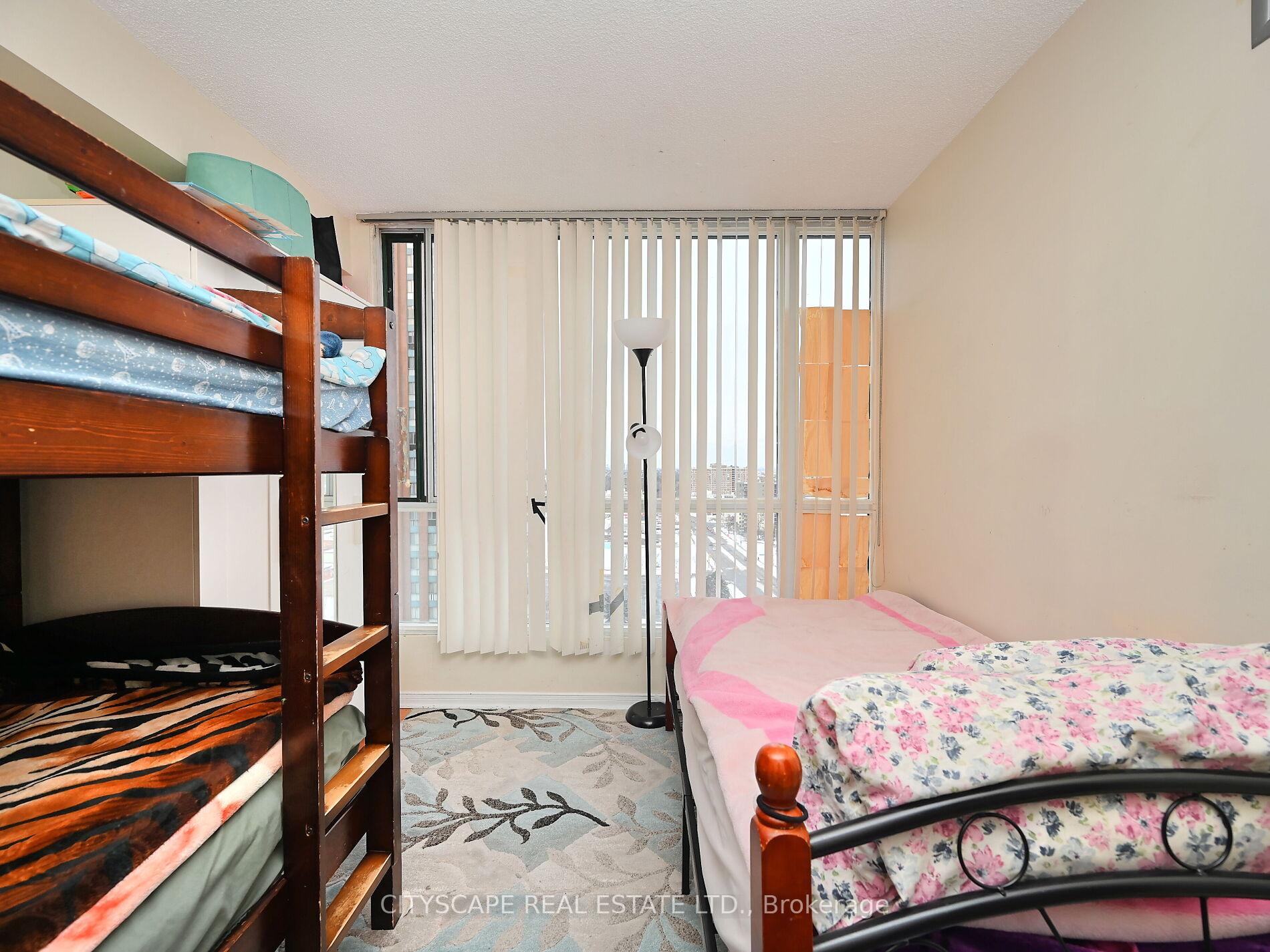 3 Bedrooms Condo at 145 Hillcrest, Mississauga For sale