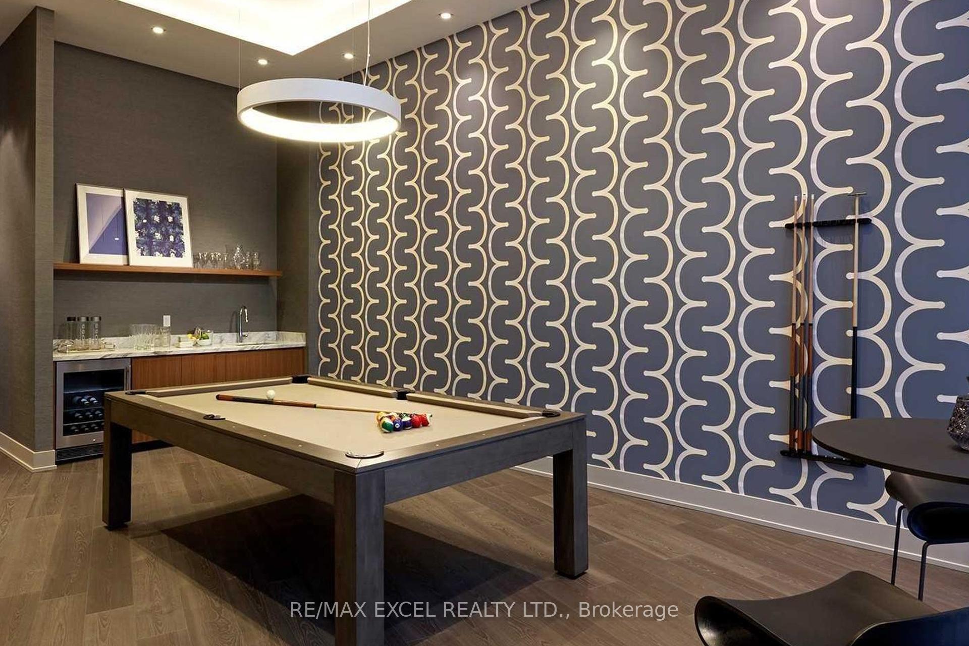 2 Bedrooms Condo at 10 York, Toronto For sale