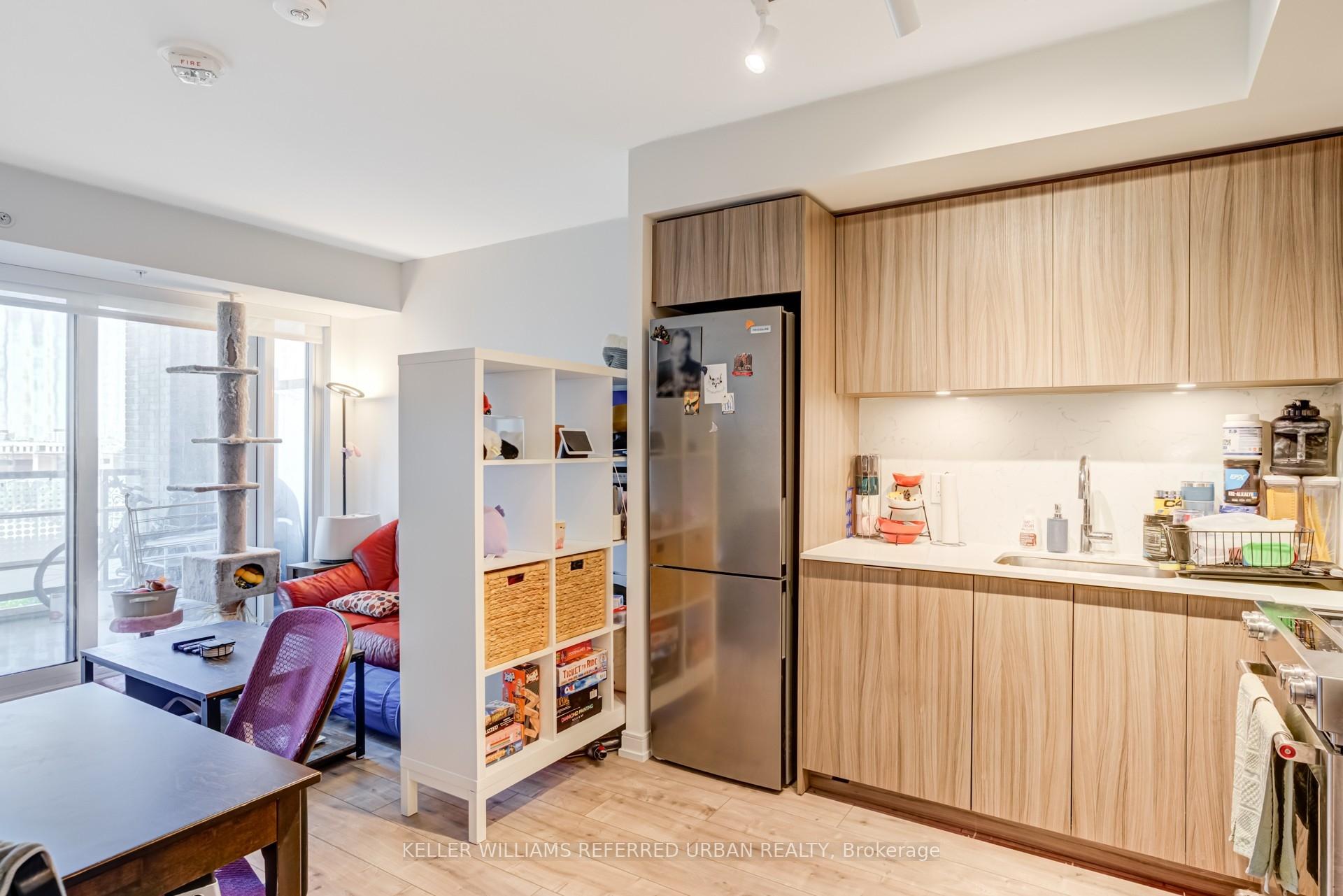 2 Bedrooms Condo at 30 Samuel Wood, Toronto For sale