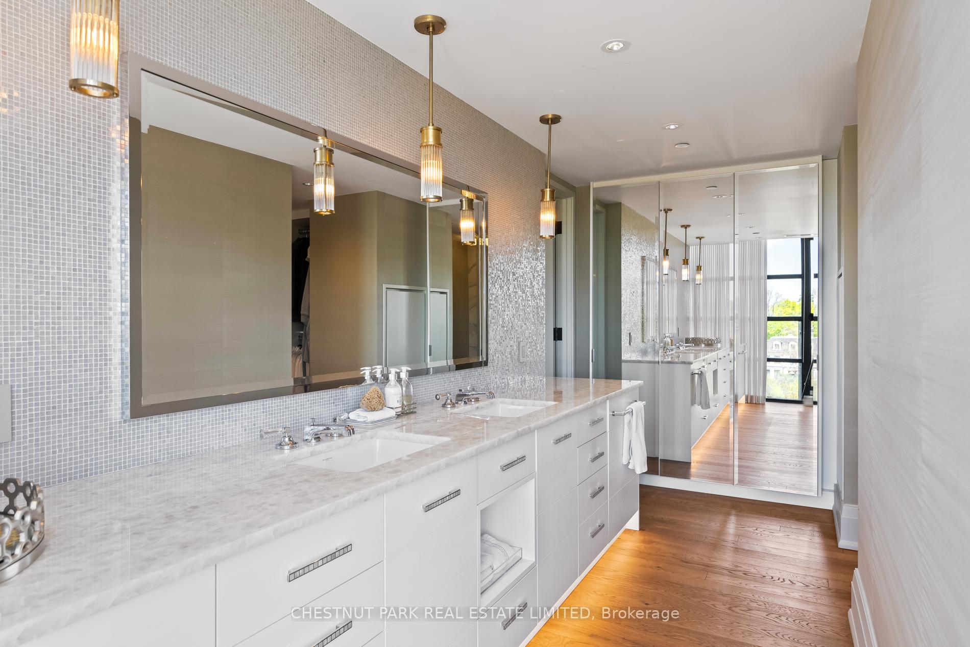 3 Bedrooms Condo at 170 Chiltern Hill, Toronto For sale