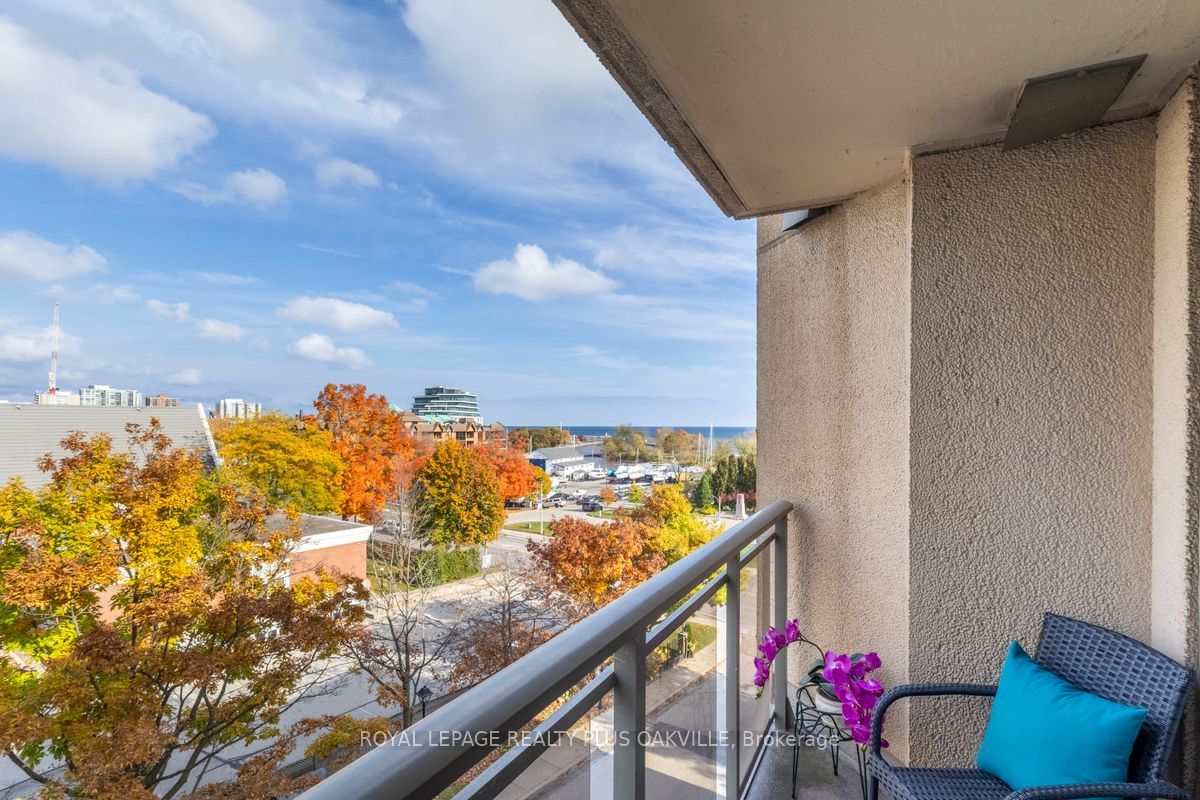 2511 Lakeshore Road W, #517