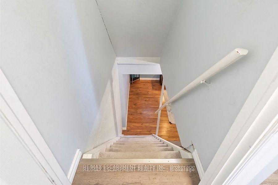 3 Bedrooms Condo at 1301 Upper Gage,  Hamilton For sale