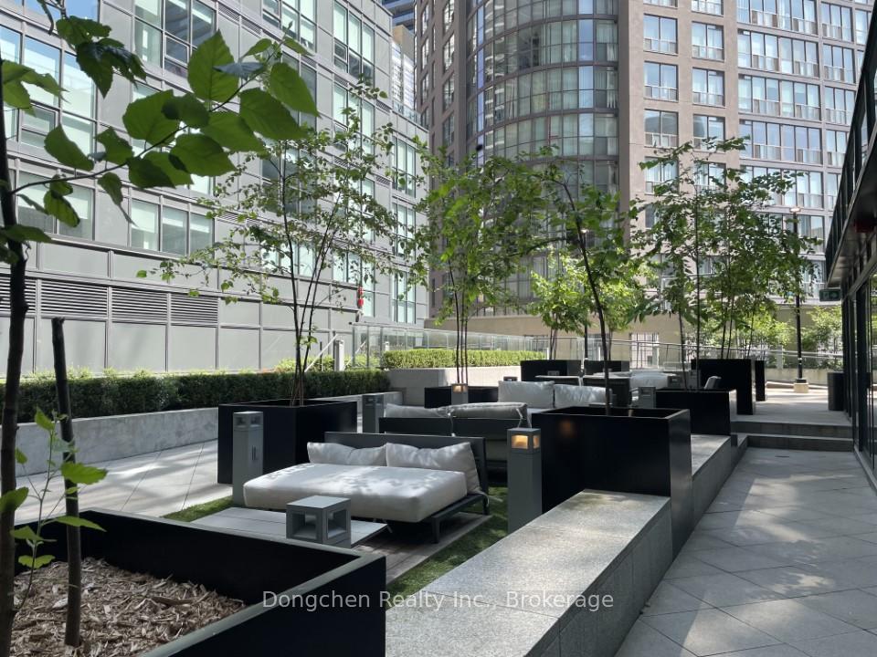 2 Bedrooms Condo at 955 Bay,  Toronto For sale