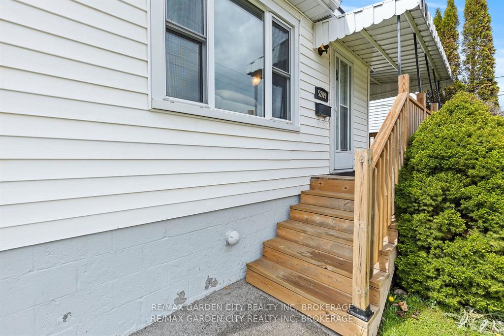 5209 Ontario Avenue, Niagara Falls, ON L2E 3R7