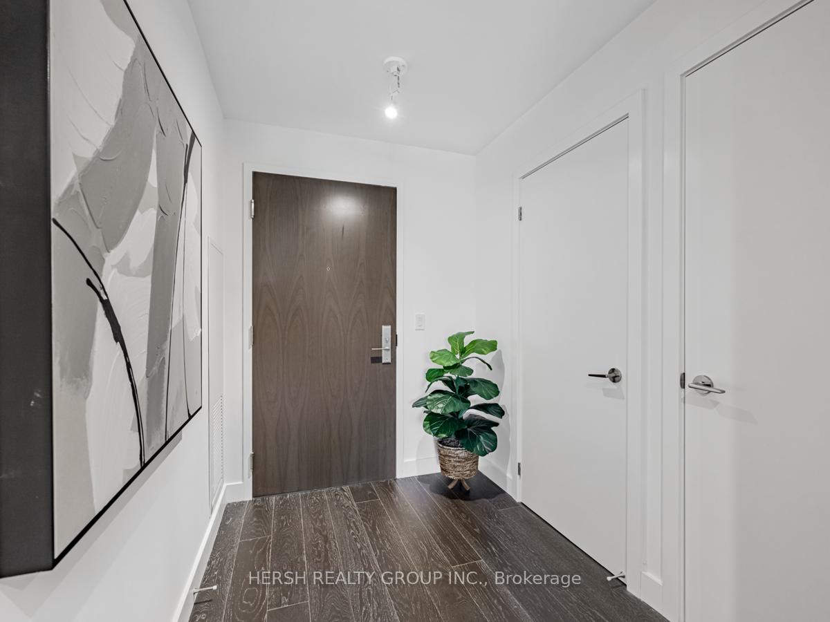 2 Bedrooms Condo at 160 Kingsway,  Toronto For sale