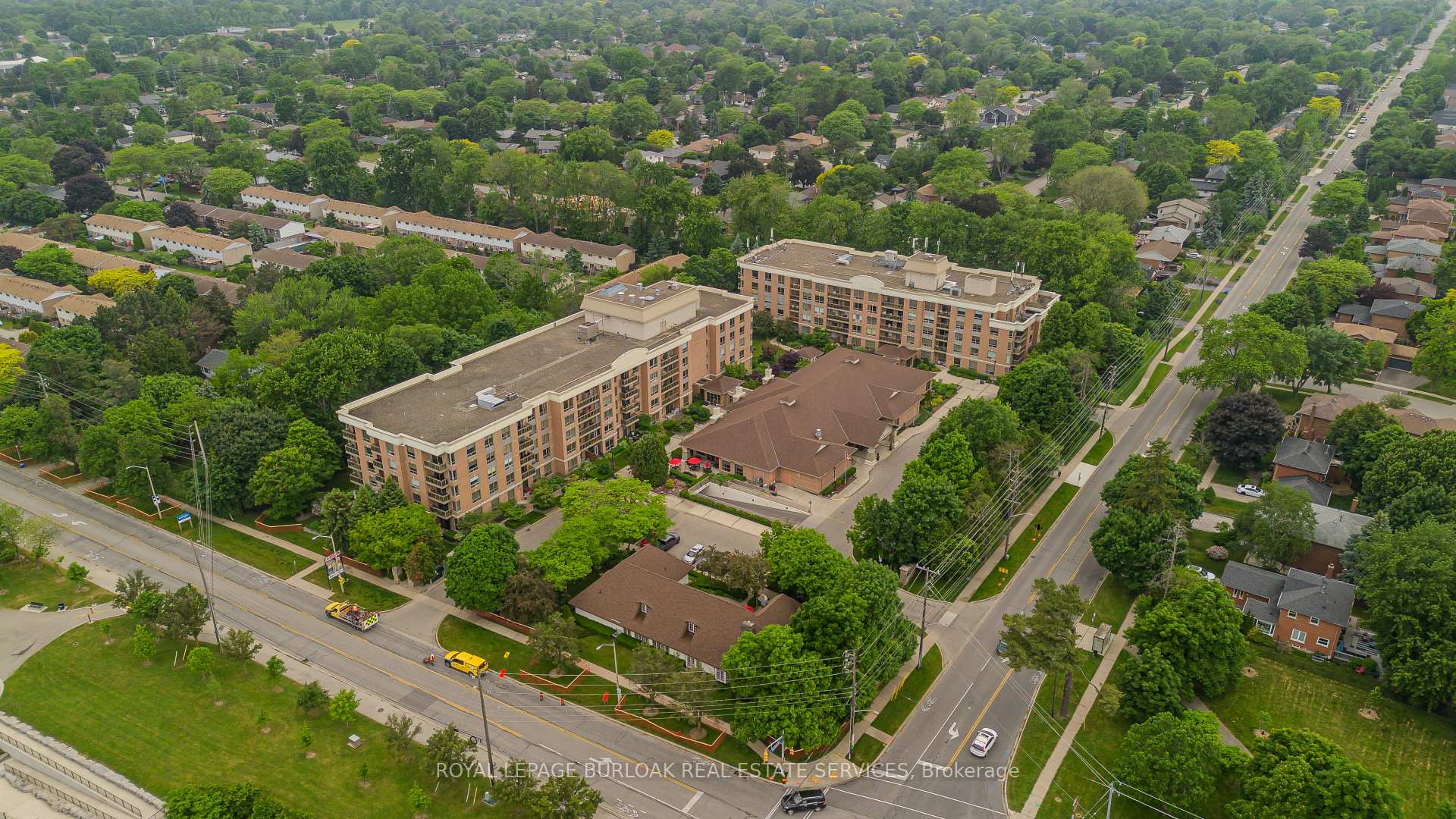 2 Bedrooms Condo at 100 Burloak, Burlington For sale