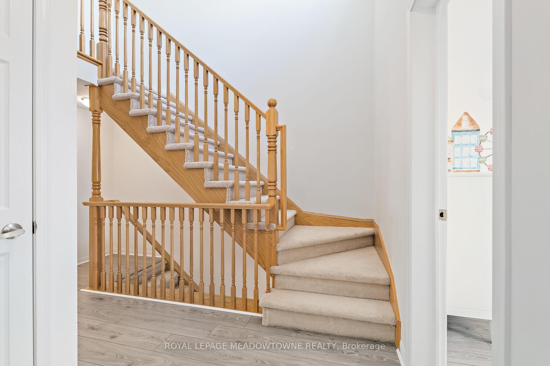 2 Bedrooms Condo at 2614 Dashwood, Oakville For sale