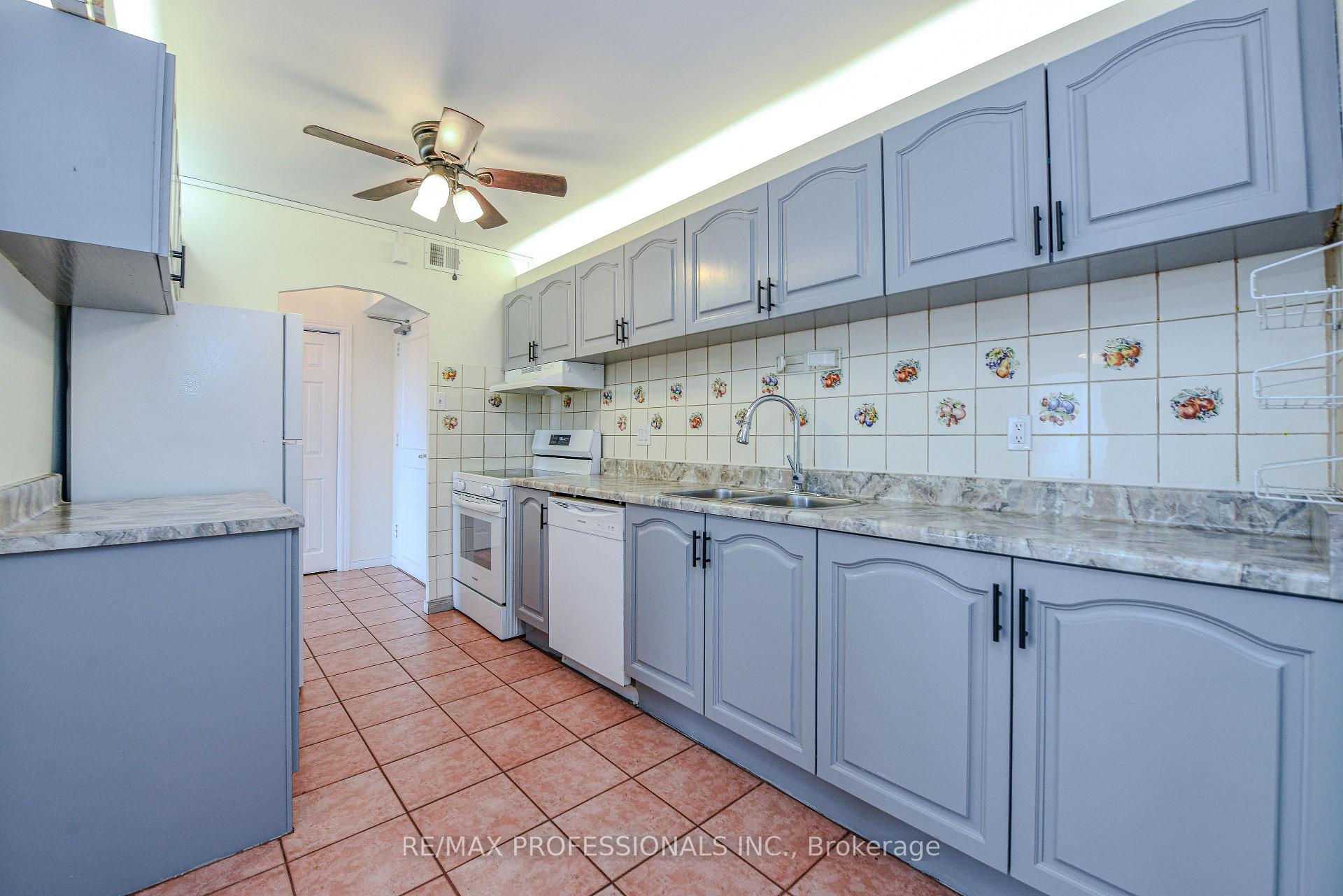 3 Bedrooms Condo at 362 The East Mall, Toronto For sale