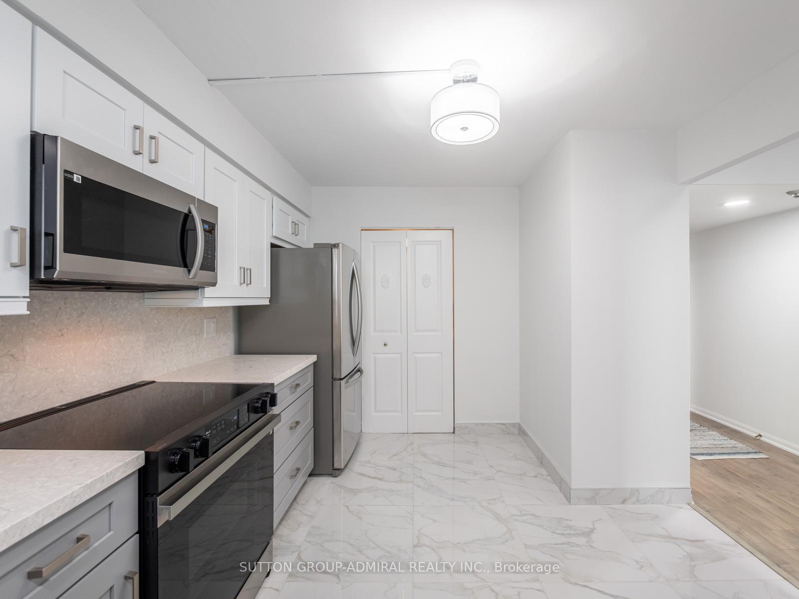 2 Bedrooms Condo at 120 Promenade, Vaughan For sale