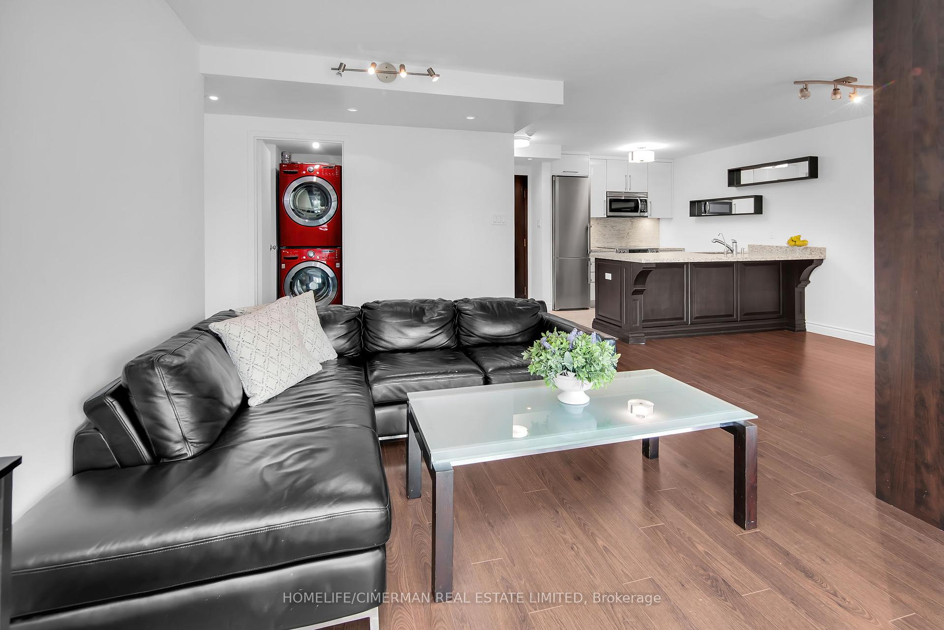 3 Bedrooms Condo at 10 Queens Quay, Toronto For sale