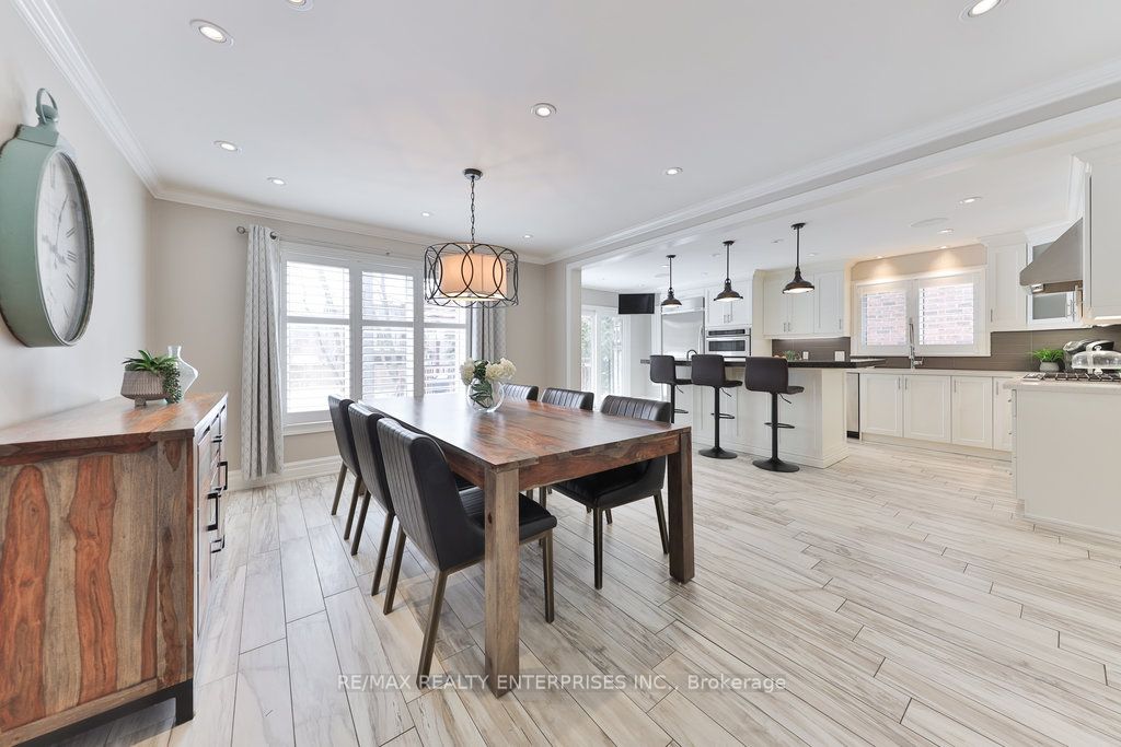 1076 Red Pine Crescent