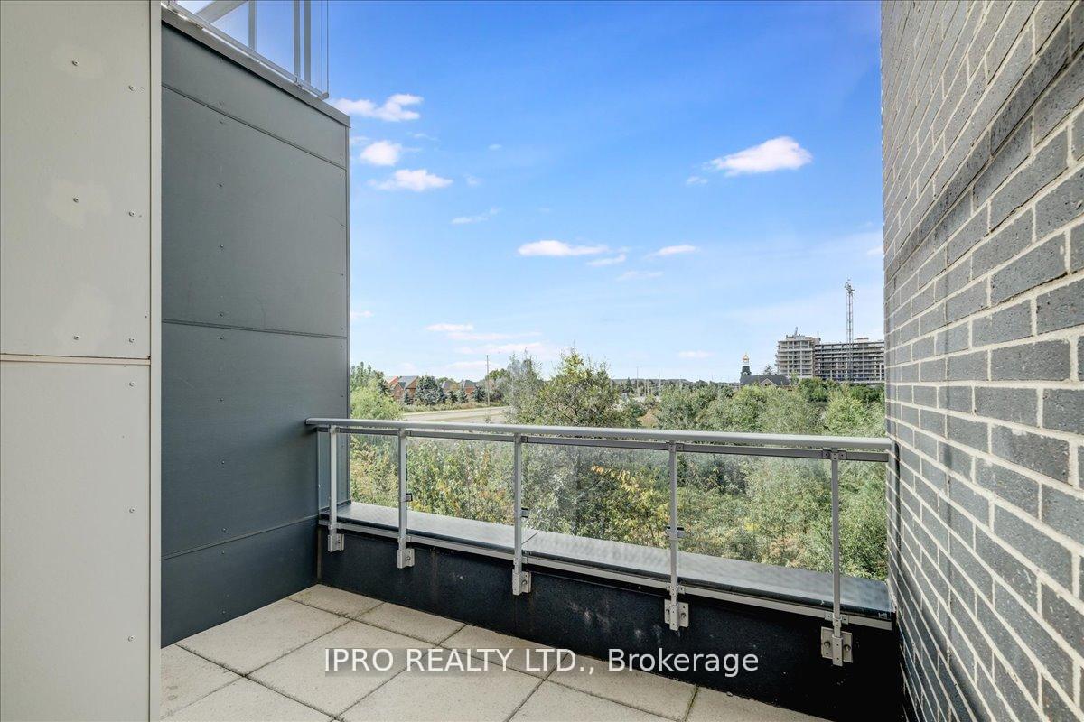2 Bedrooms Condo at 3028 Creekshore, Oakville For sale