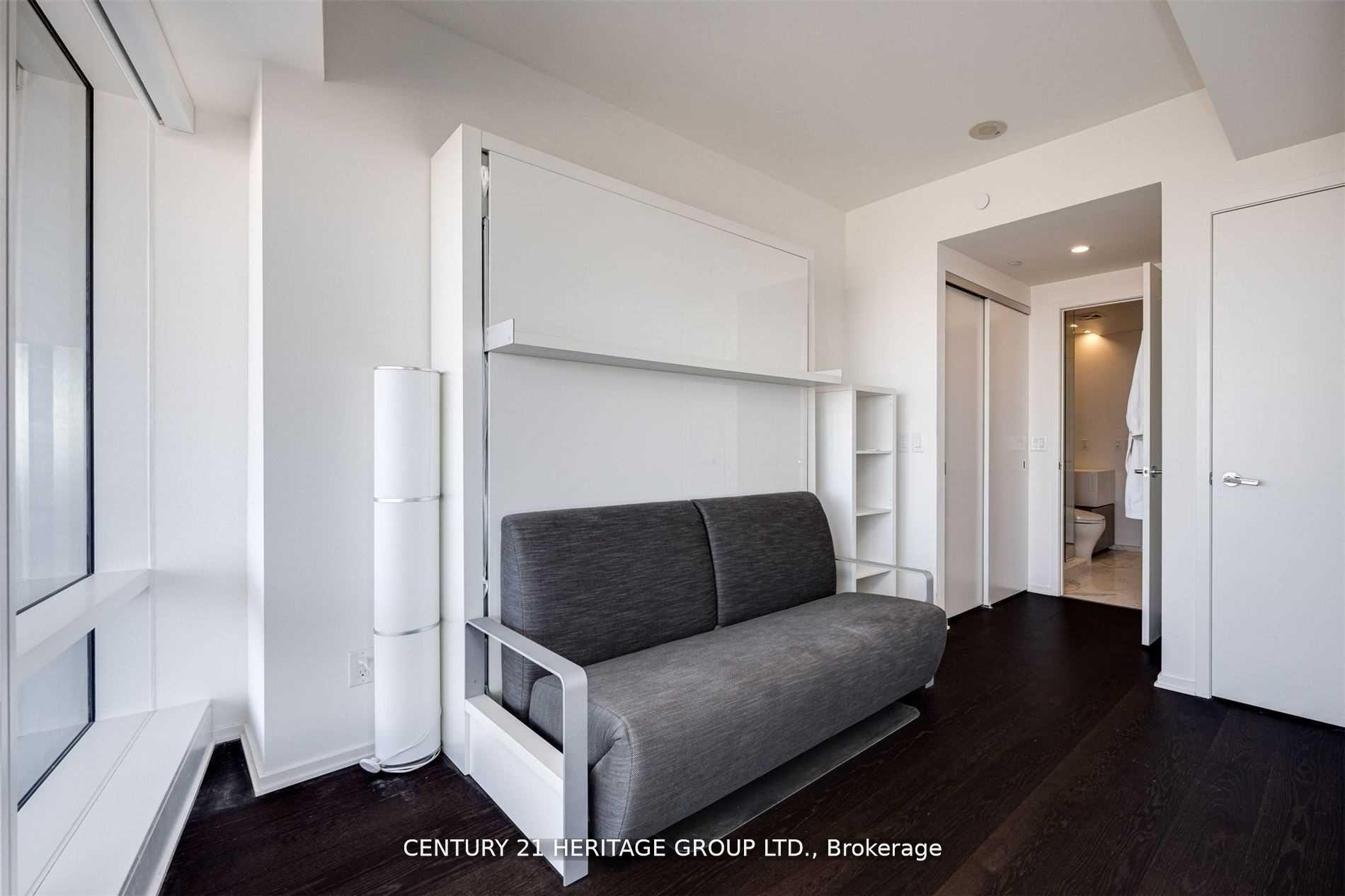 2 Bedrooms Condo at 1 Bloor, Toronto For sale
