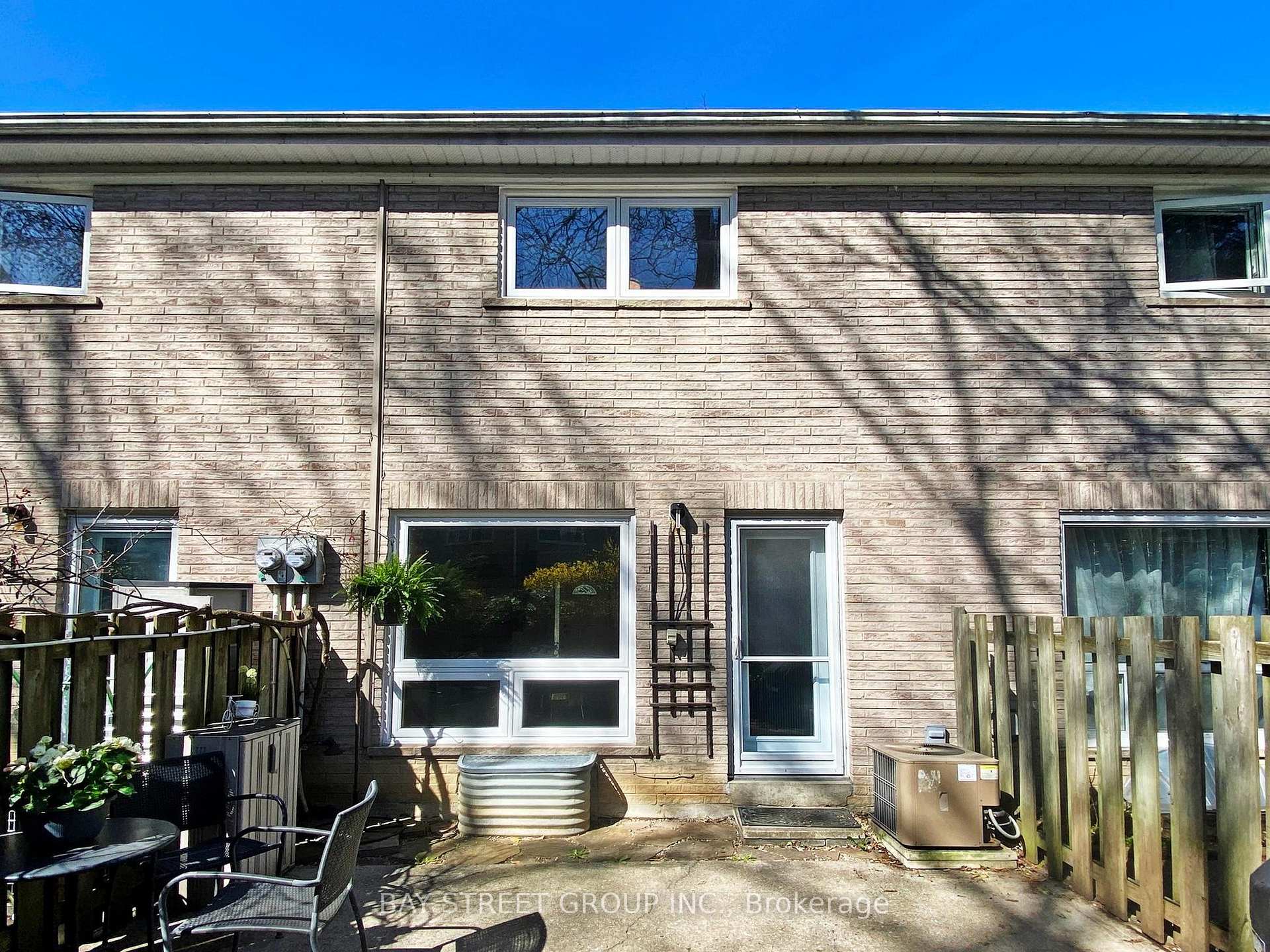 3 Bedrooms Condo at 89 Rameau, Toronto For sale