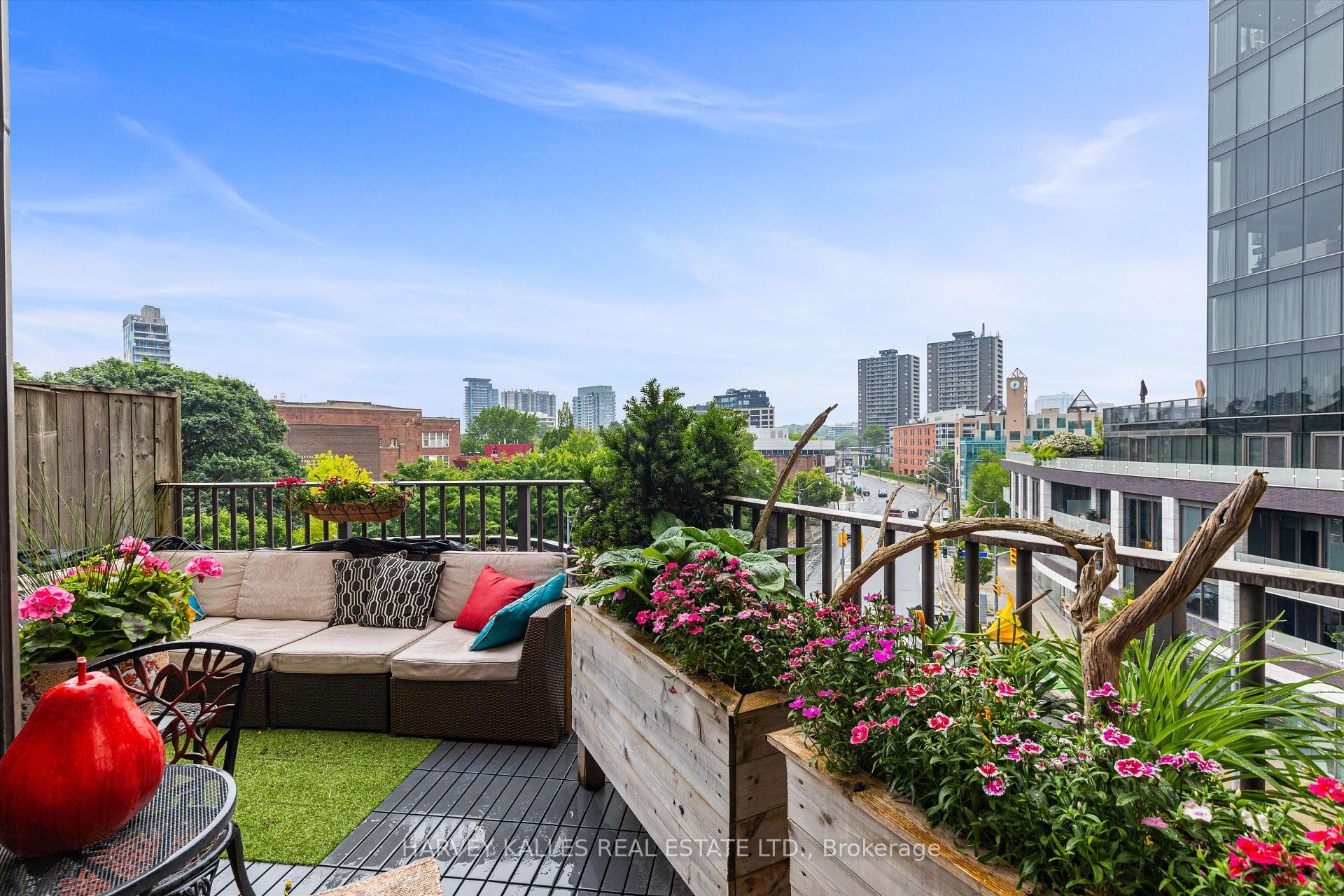 2 Bedrooms Condo at 1331 Bay, Toronto For sale
