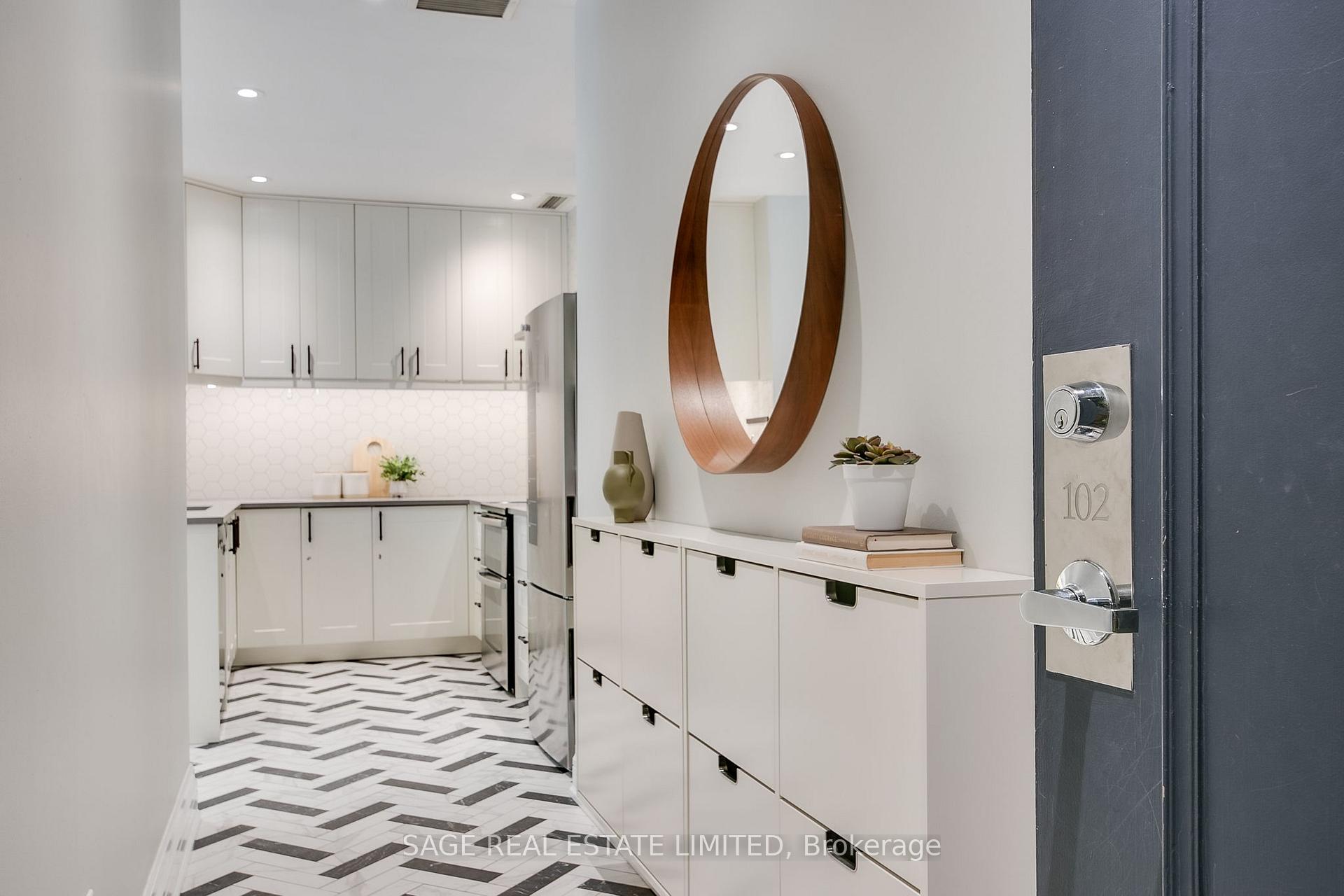 2 Bedrooms Condo at 111 Merton, Toronto For sale