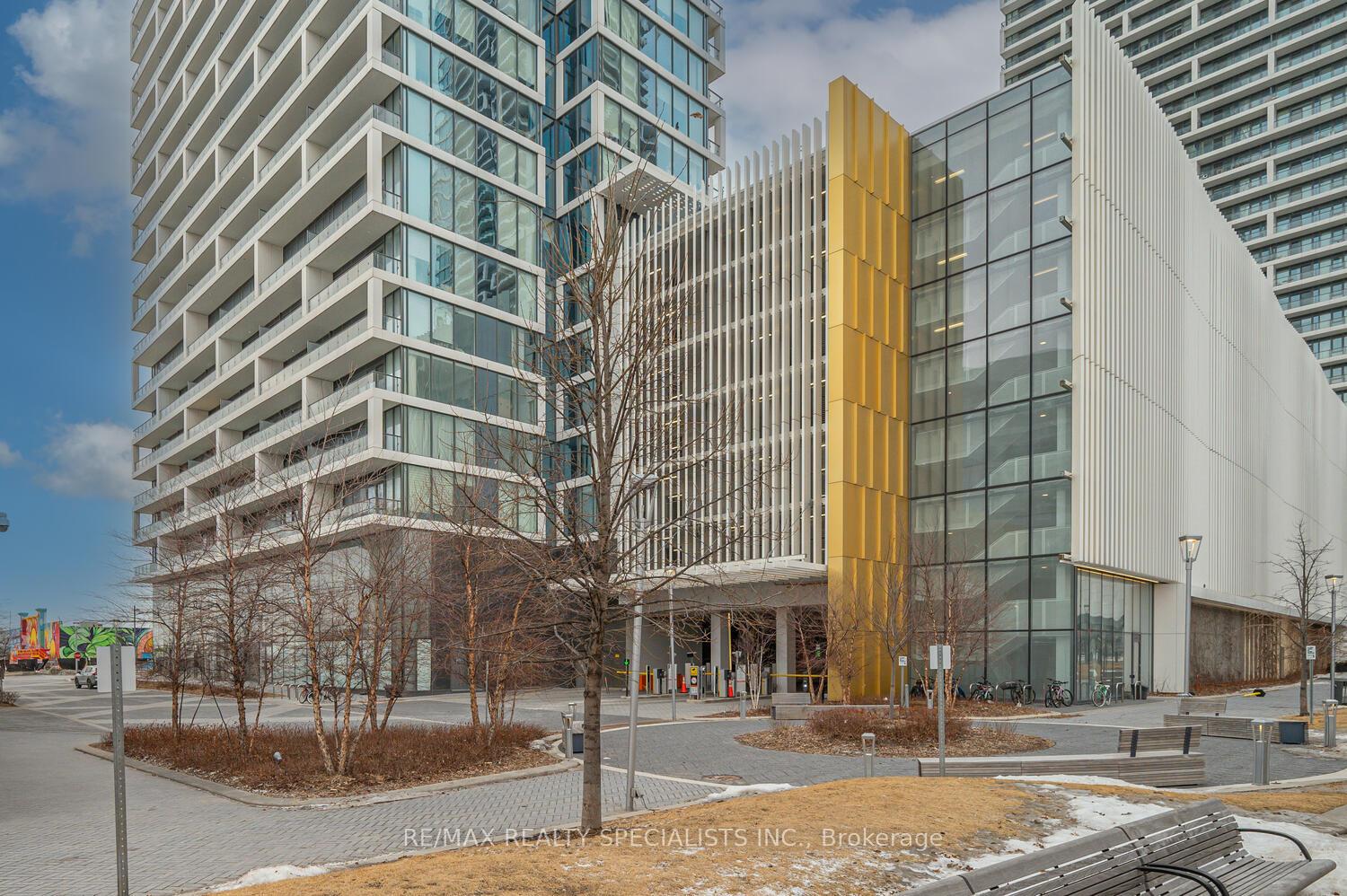 2 Bedrooms Condo at 5 BUTTERMILL, Vaughan For sale
